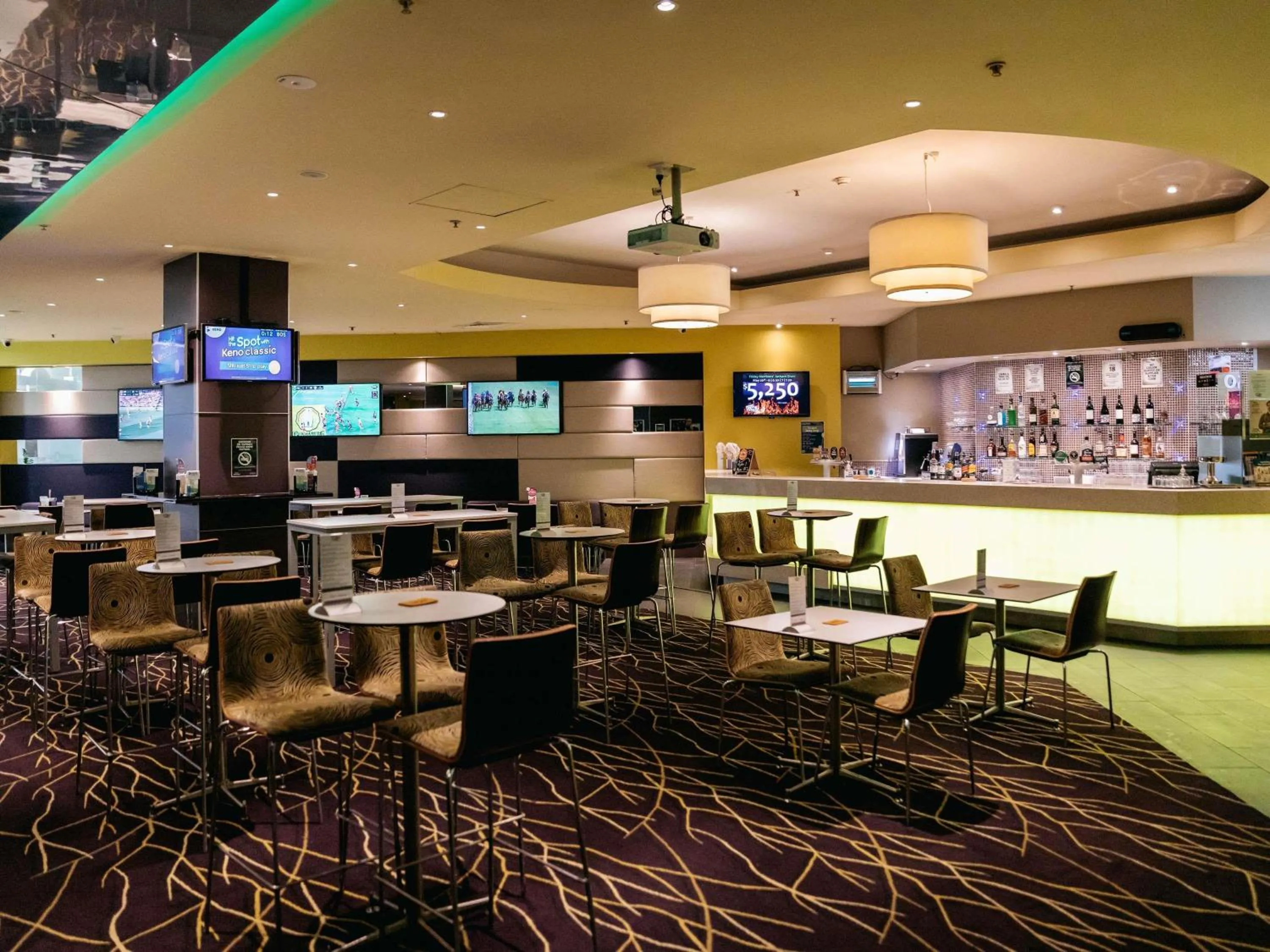 Lounge or bar in Sofitel Gold Coast Broadbeach