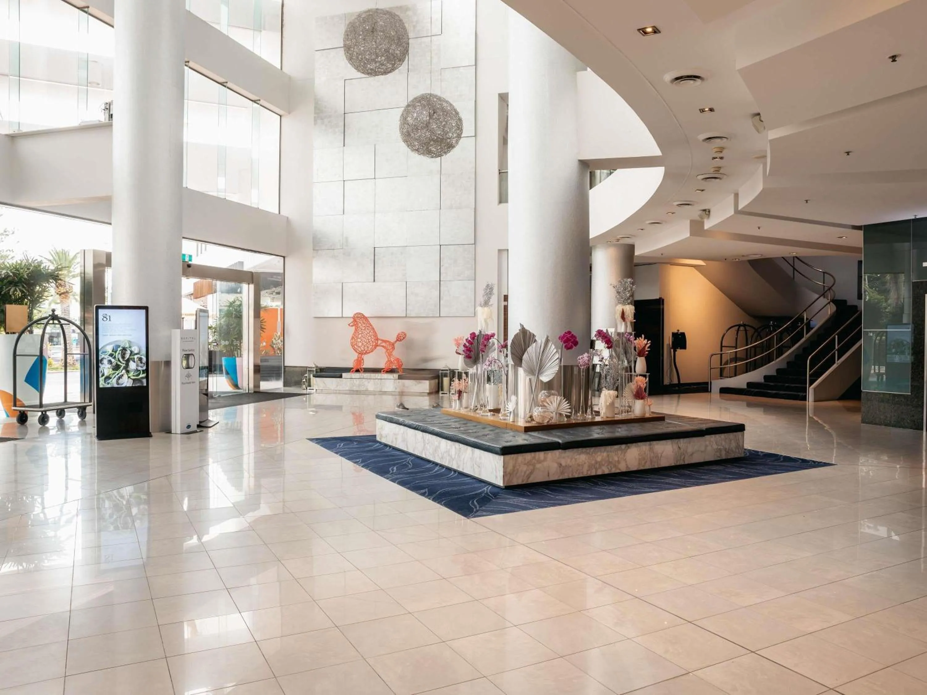 Lounge or bar in Sofitel Gold Coast Broadbeach