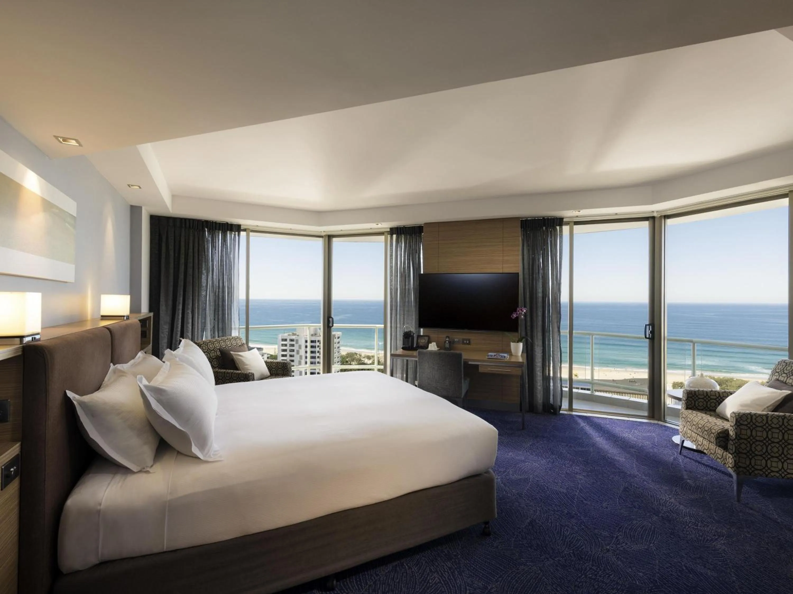 Bedroom, Bed in Sofitel Gold Coast Broadbeach