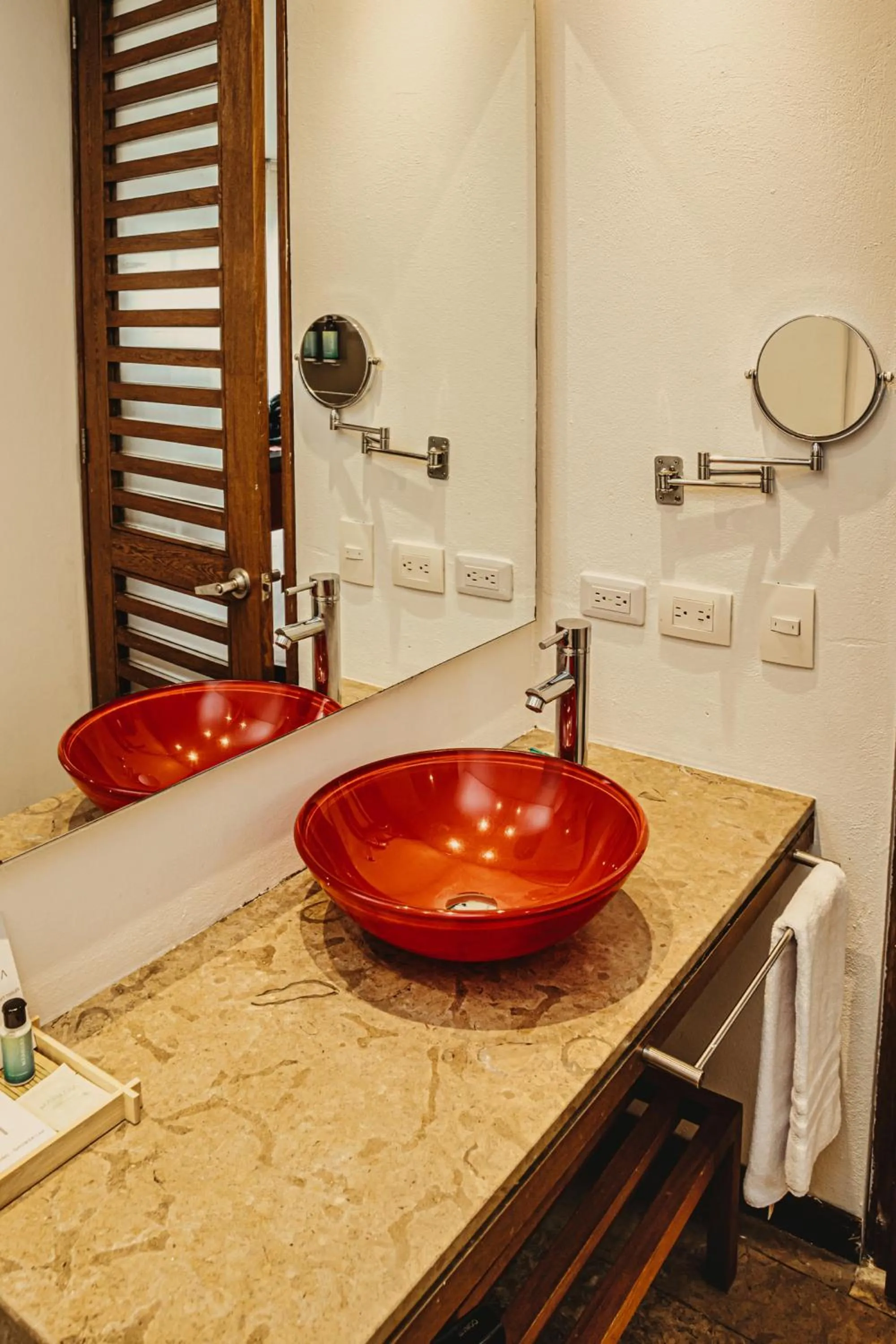 Bathroom in 84 DC Bogotá By OxoHotel