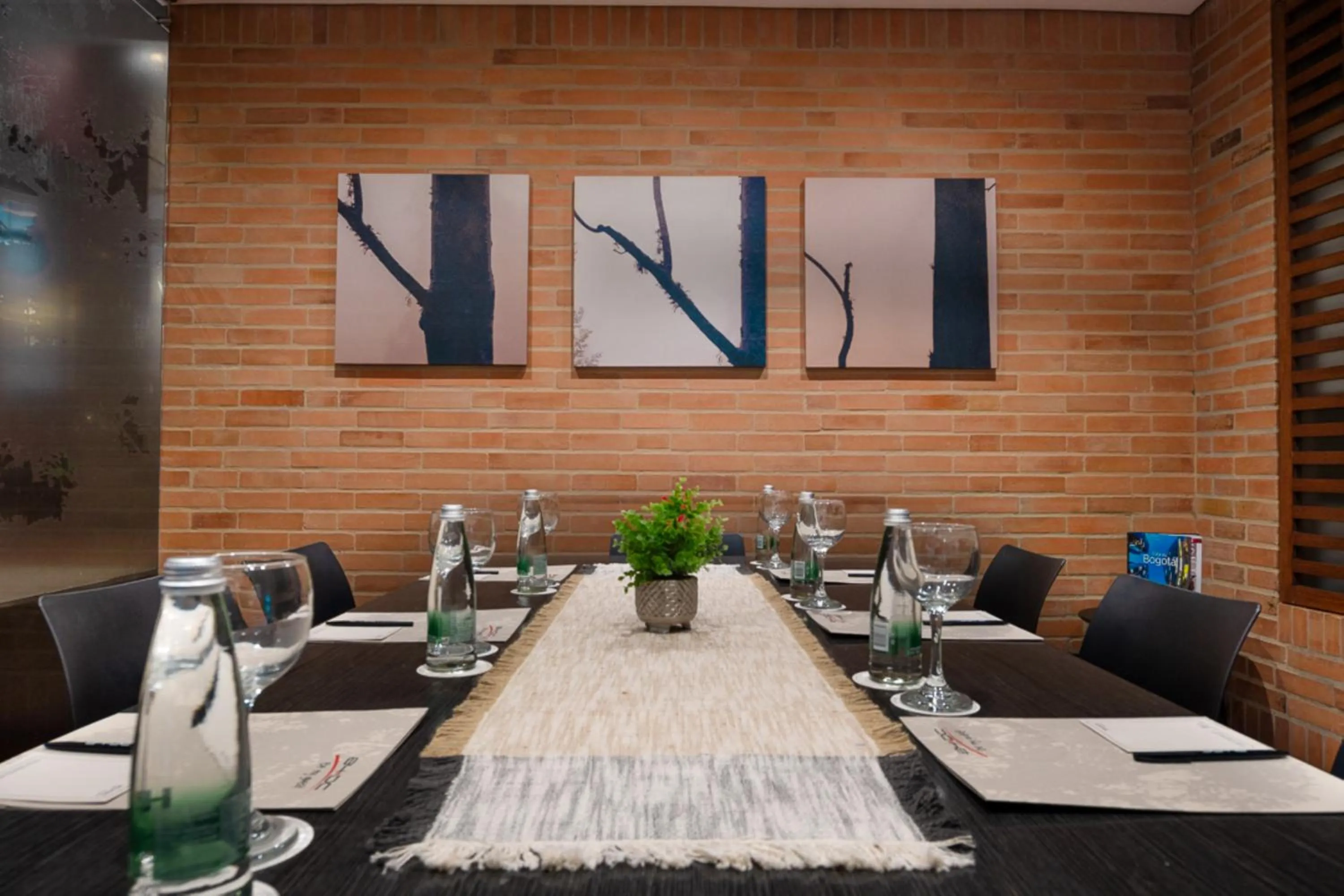 Meeting/conference room in 84 DC Bogotá By OxoHotel