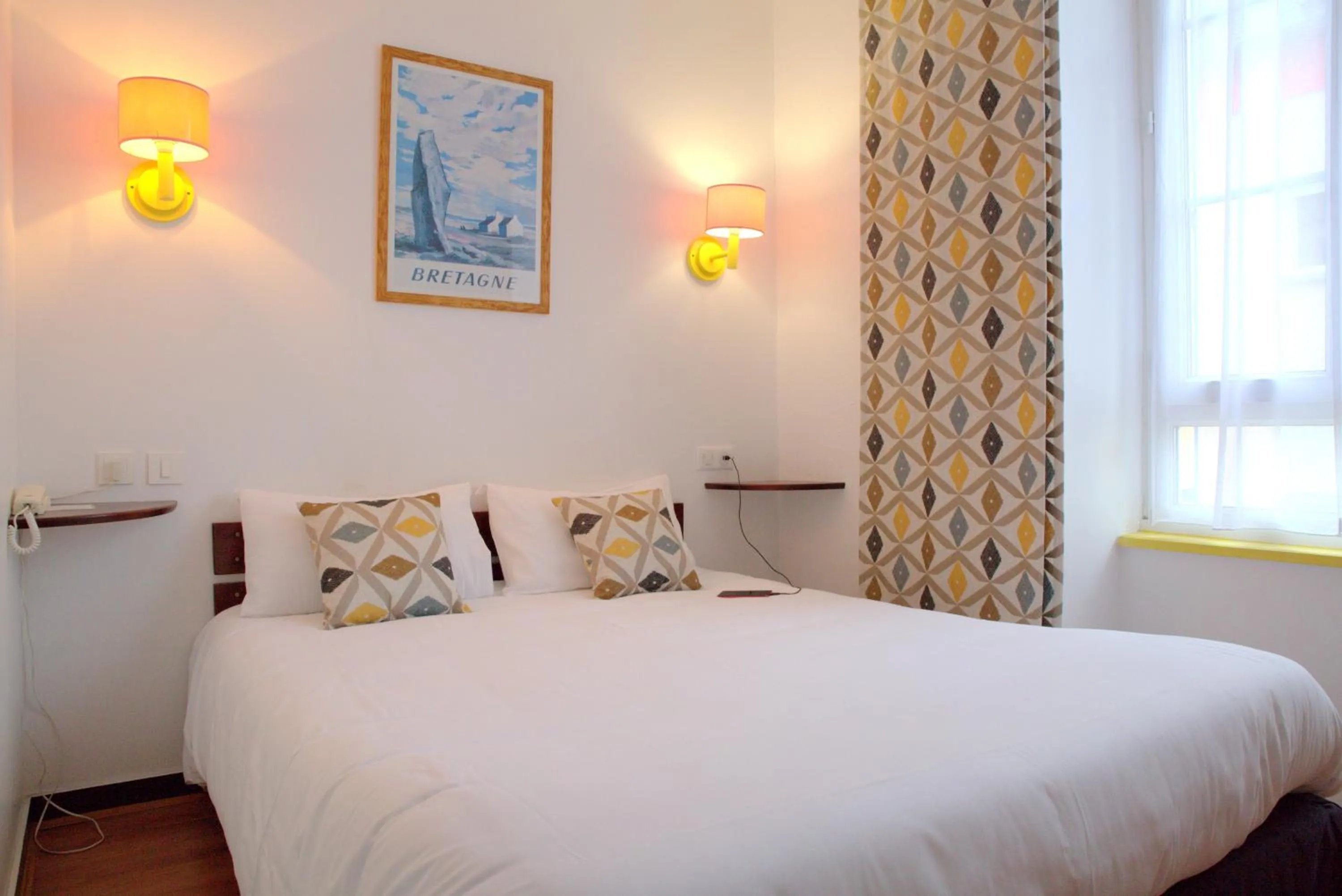 Bedroom, Bed in L'Hôtel de Loctudy