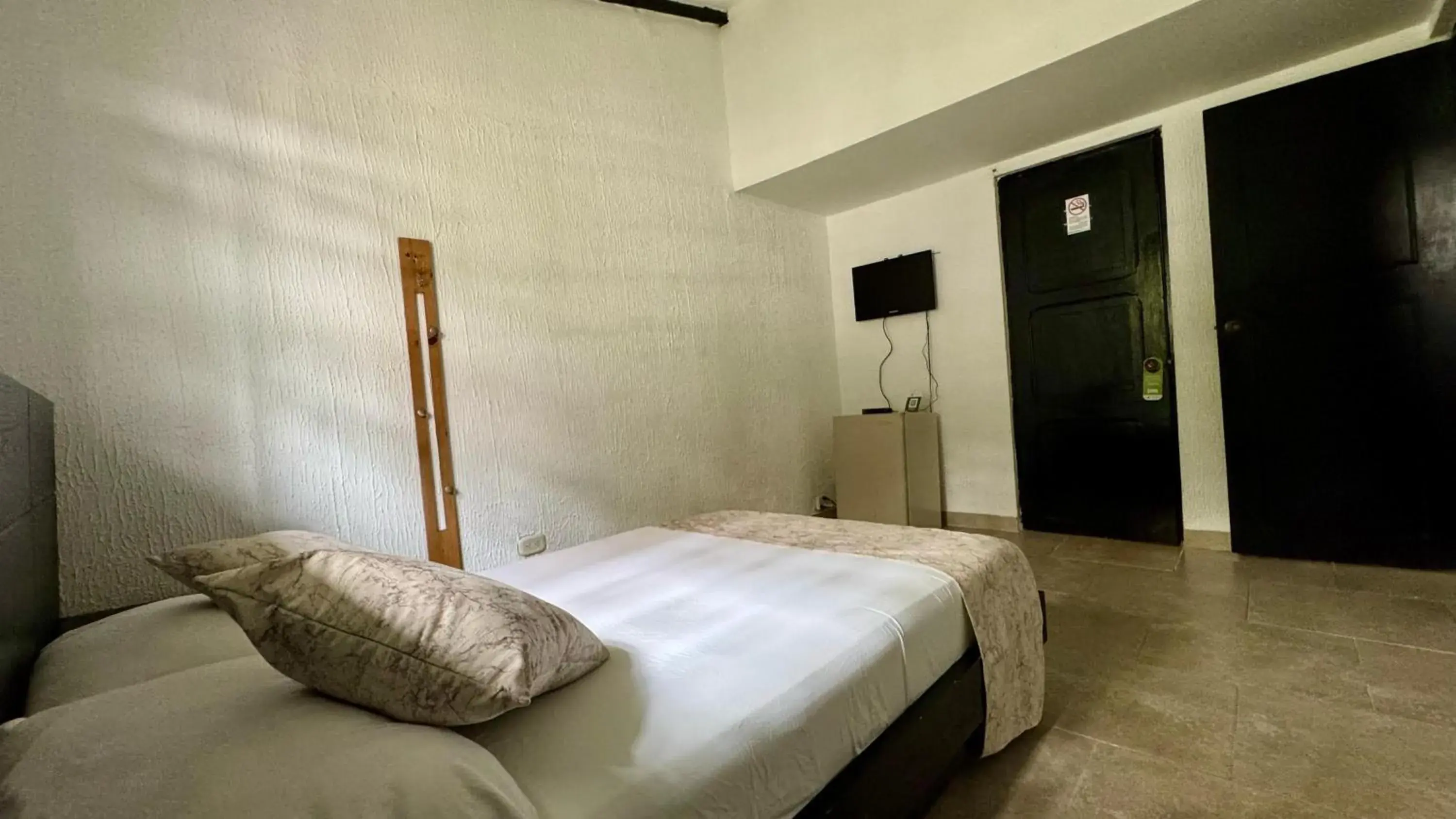 Economy Single Room in Hotel Premium Real Economy Single Room in Hotel Premium Real