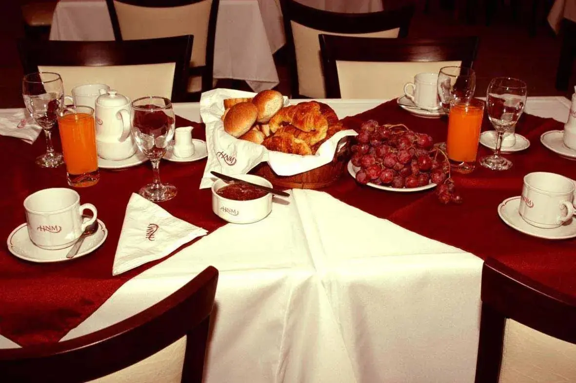 Restaurant/places to eat in Nuevo Mundo Restaurant/places to eat in Nuevo Mundo