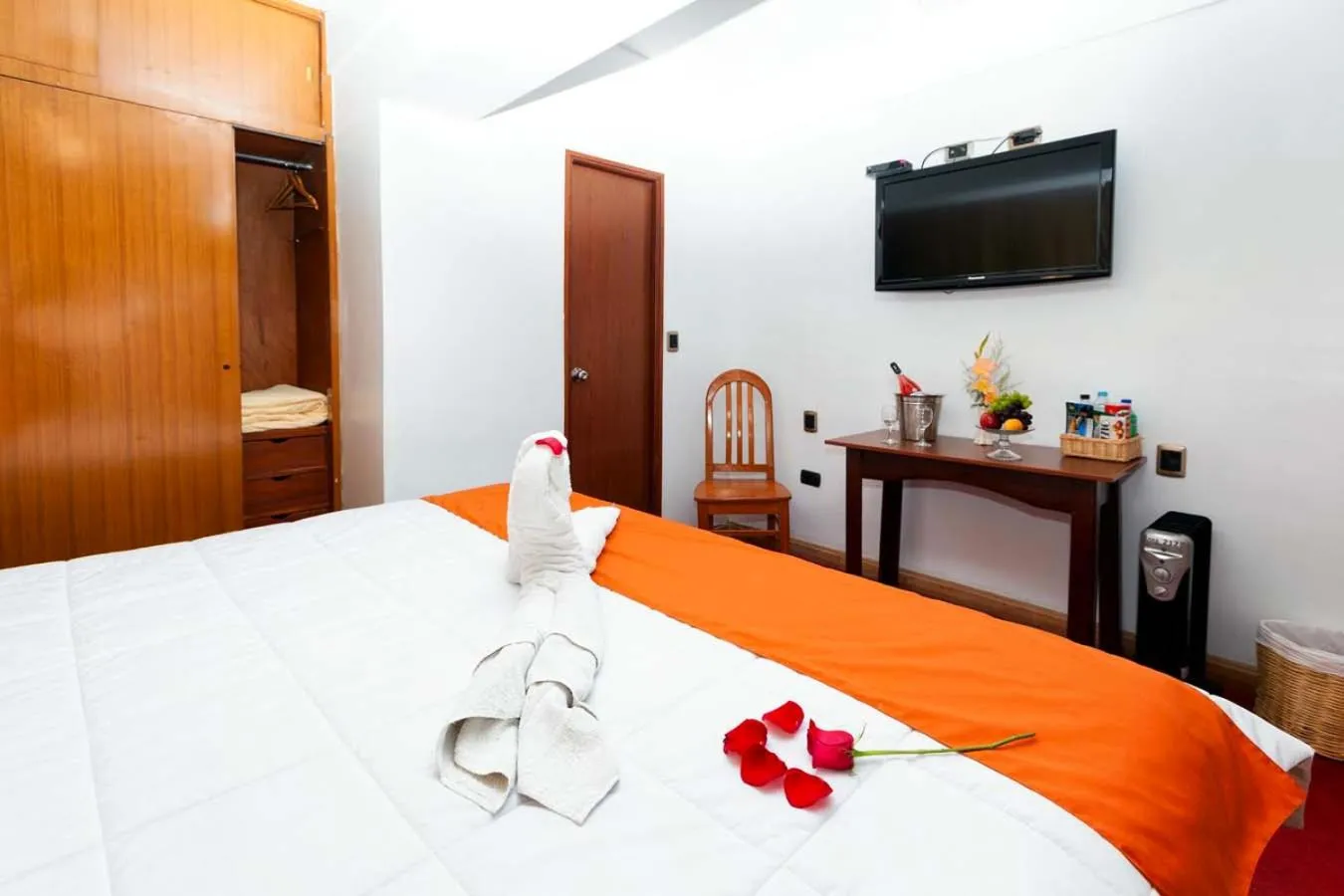 Bed in Hotel Sol del Oriente Cusco