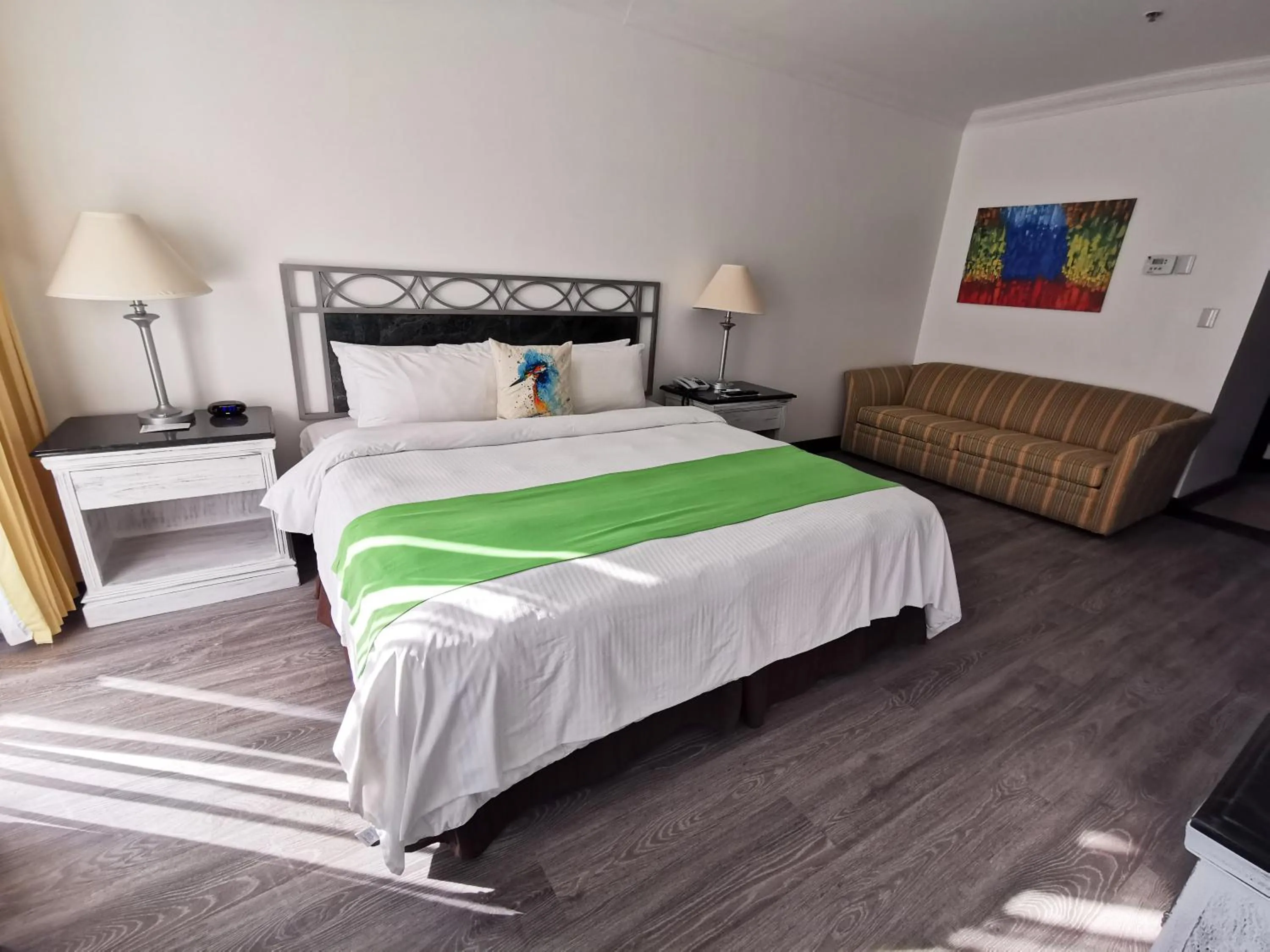 Photo of the whole room, Bed in Wyndham San Jose Herradura