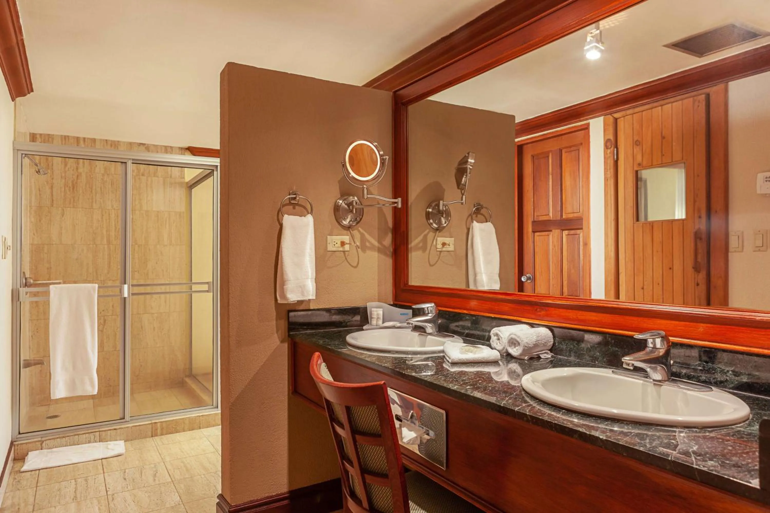 Photo of the whole room in Wyndham San Jose Herradura