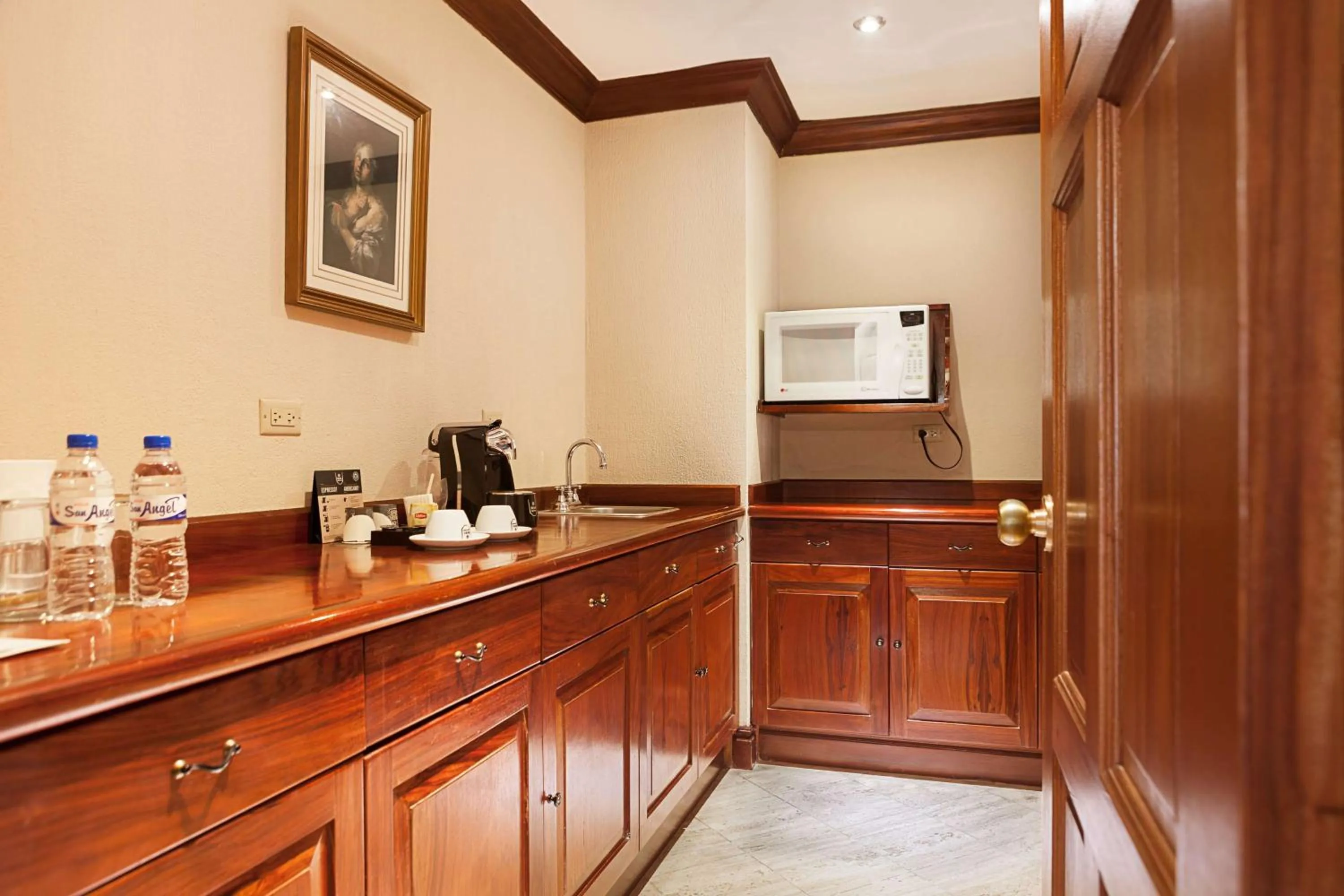 Photo of the whole room in Wyndham San Jose Herradura