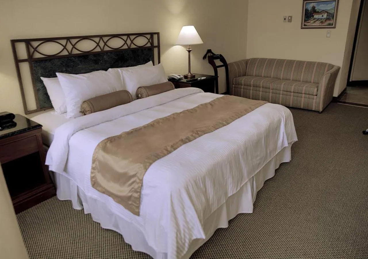 Bed in Wyndham San Jose Herradura