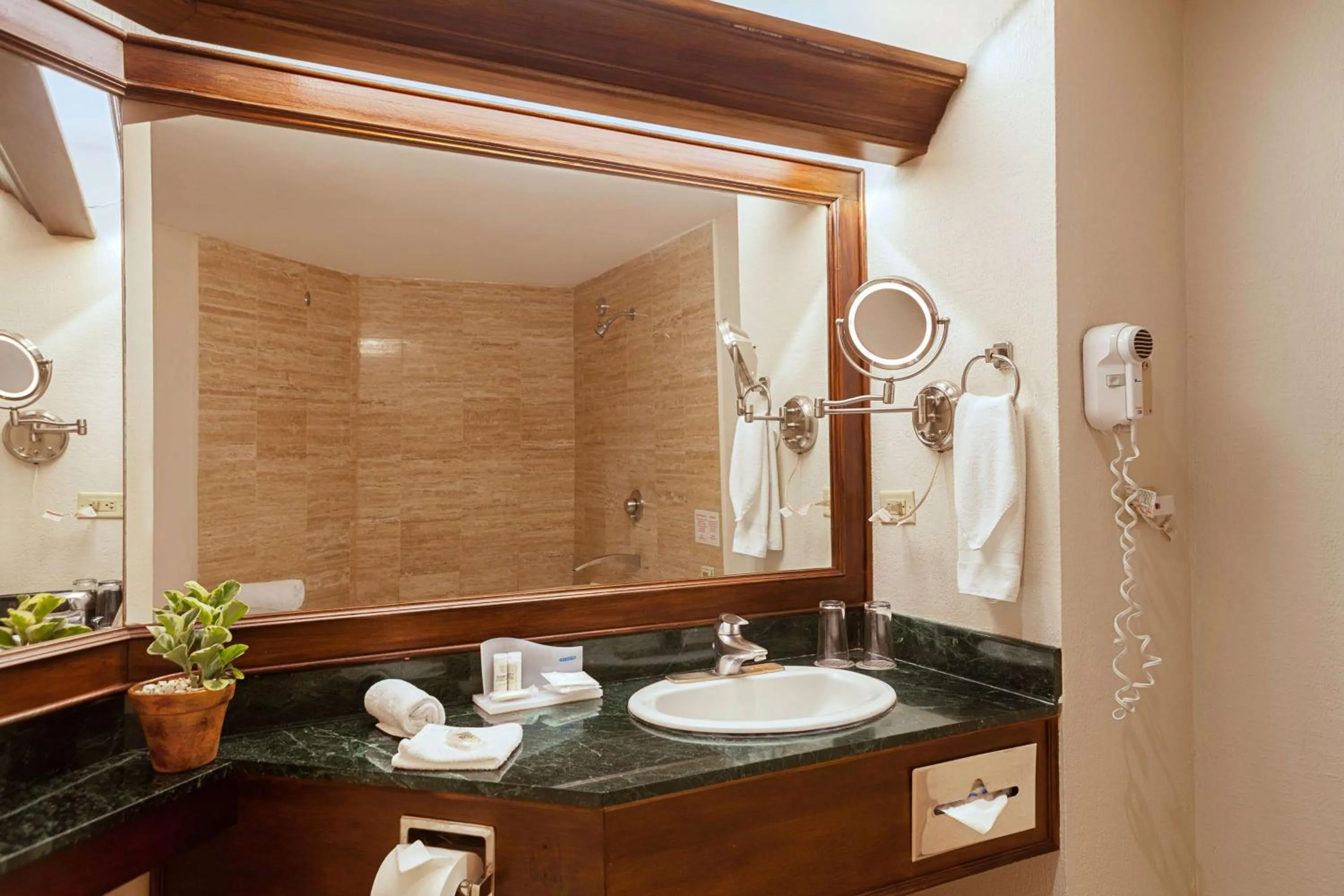 Photo of the whole room in Wyndham San Jose Herradura