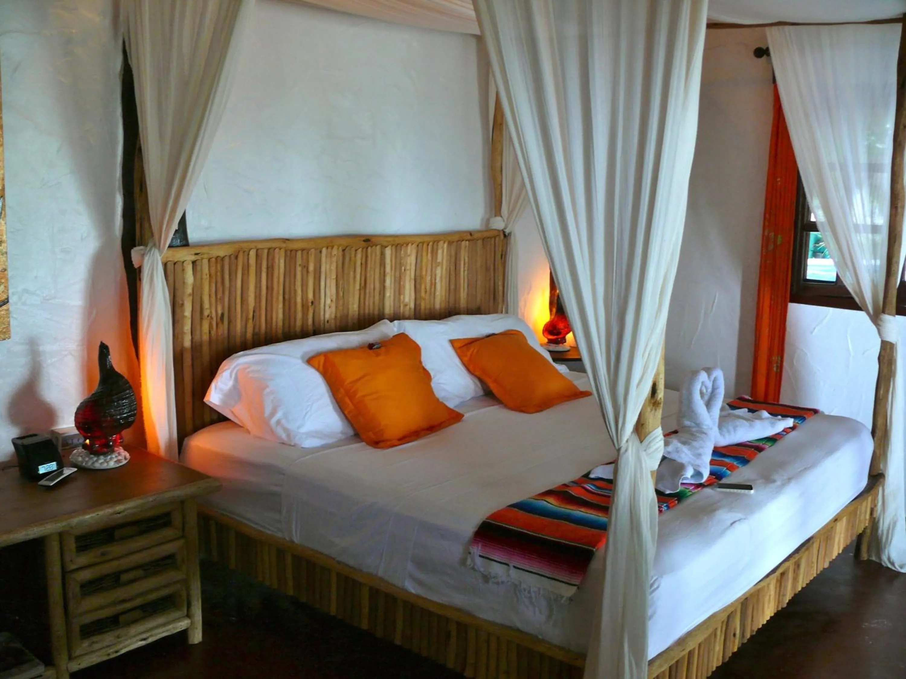 Photo of the whole room, Bed in Palapas del Sol