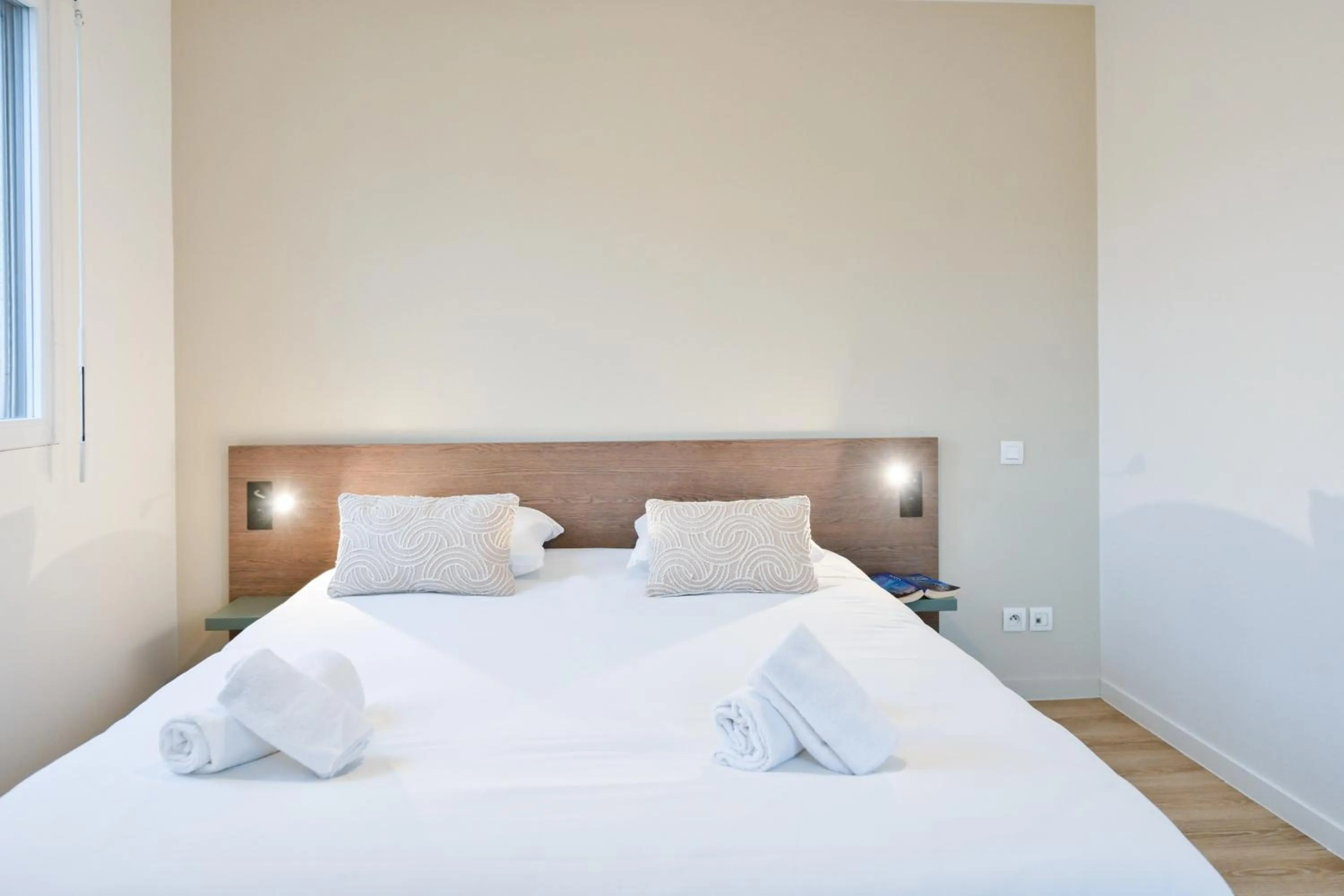 Bedroom, Bed in Comfort Aparthotel Versailles, St Cyr l'Ecole