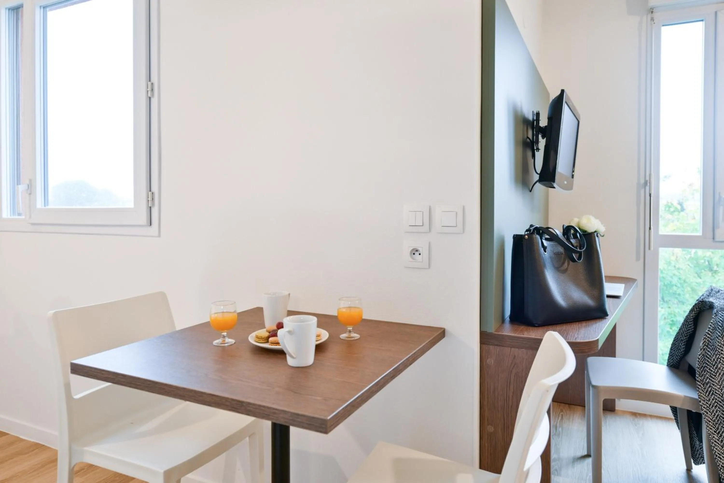 Dining area in Comfort Aparthotel Versailles, St Cyr l'Ecole