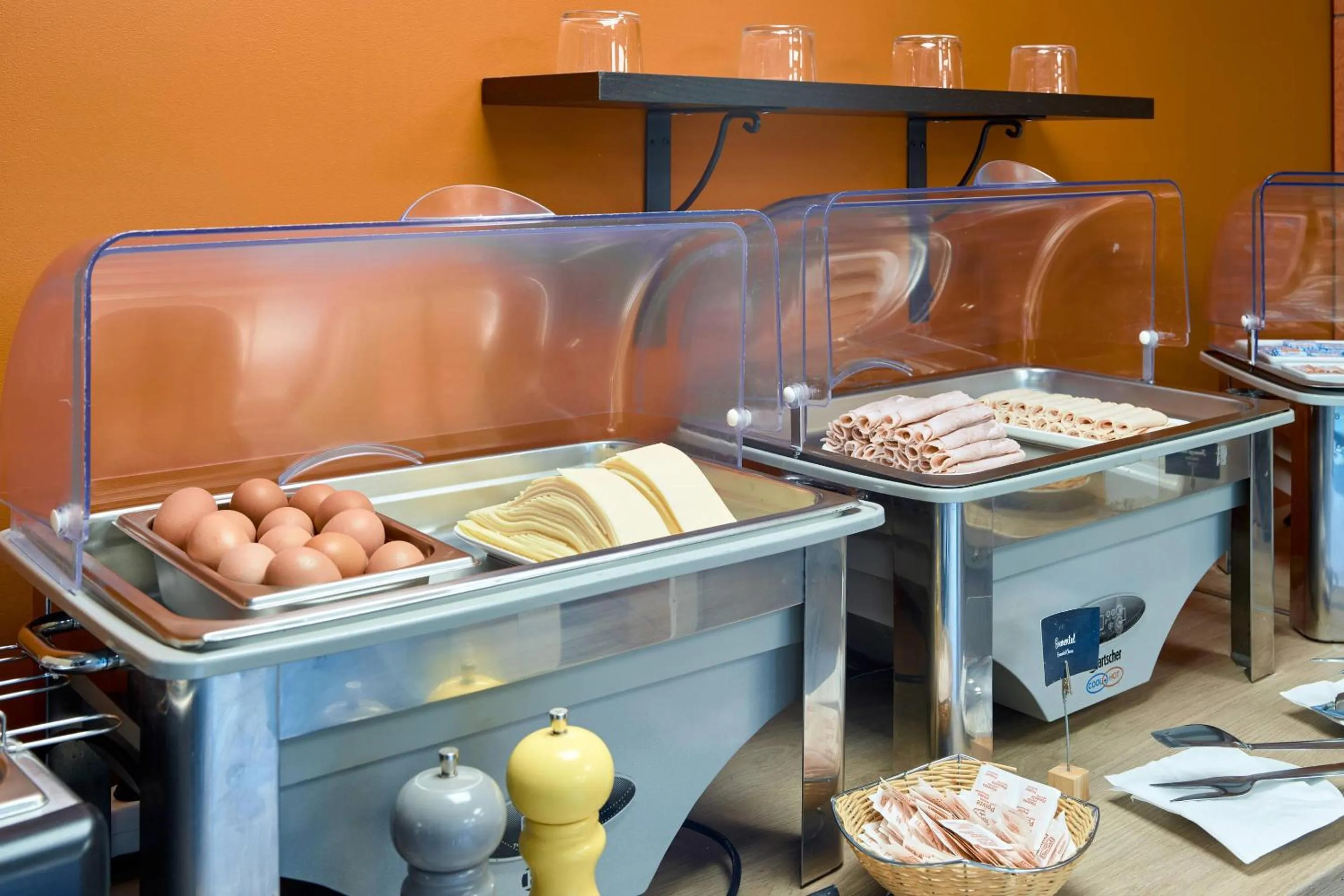 Breakfast in Comfort Aparthotel Versailles, St Cyr l'Ecole