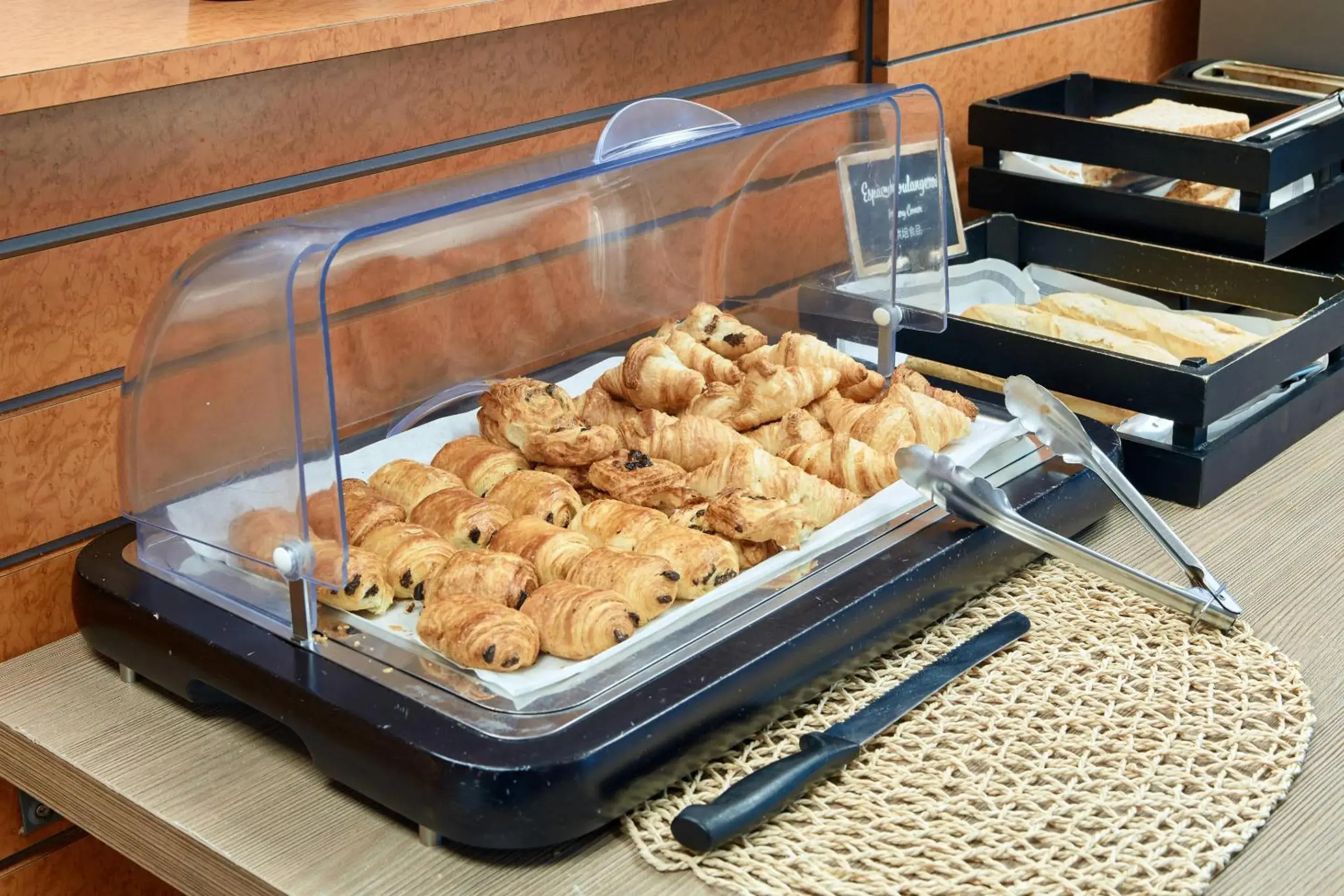 Breakfast in Comfort Aparthotel Versailles, St Cyr l'Ecole Breakfast in Comfort Aparthotel Versailles, St Cyr l'Ecole