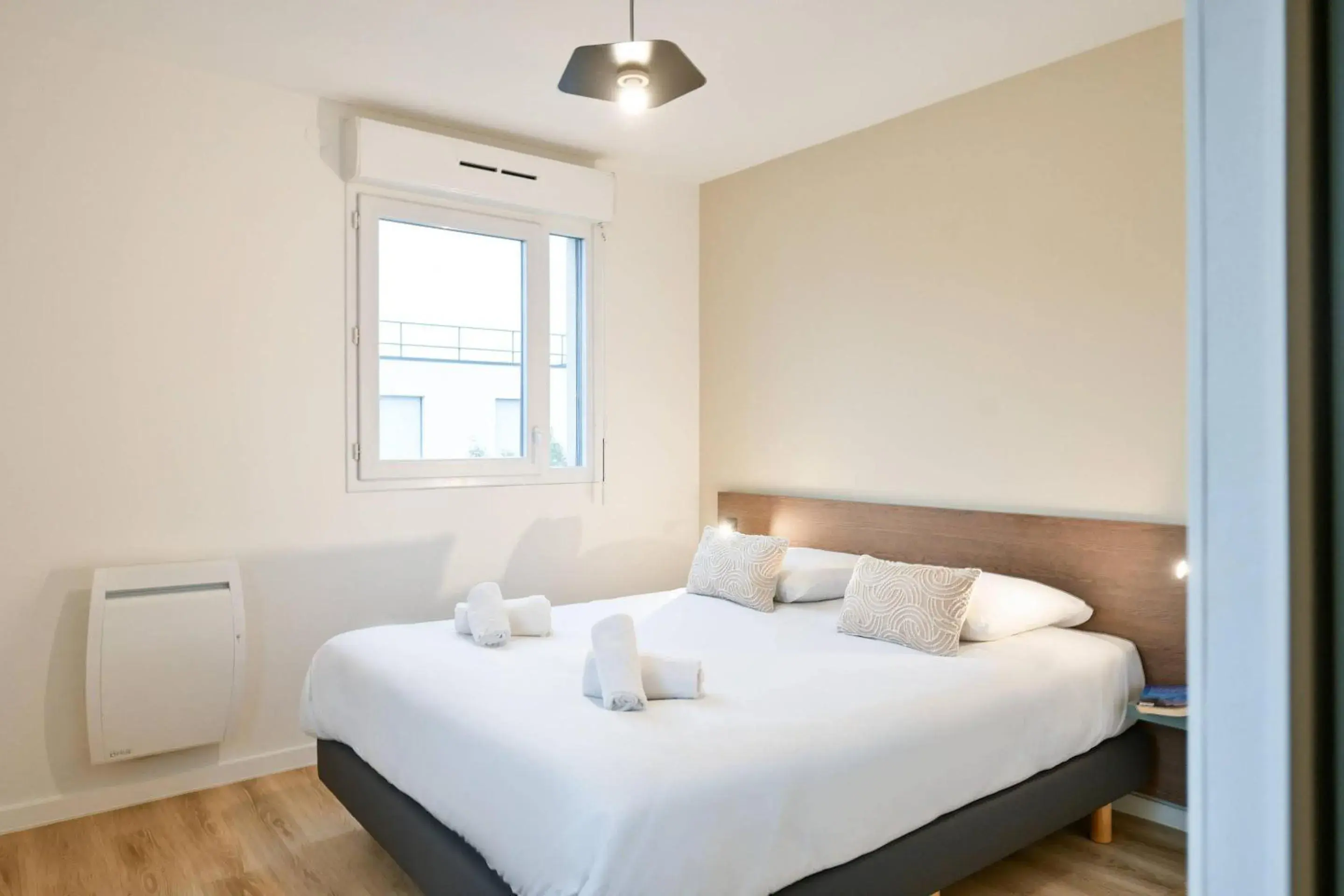 Bedroom, Bed in Comfort Aparthotel Versailles, St Cyr l'Ecole Bedroom, Bed in Comfort Aparthotel Versailles, St Cyr l'Ecole