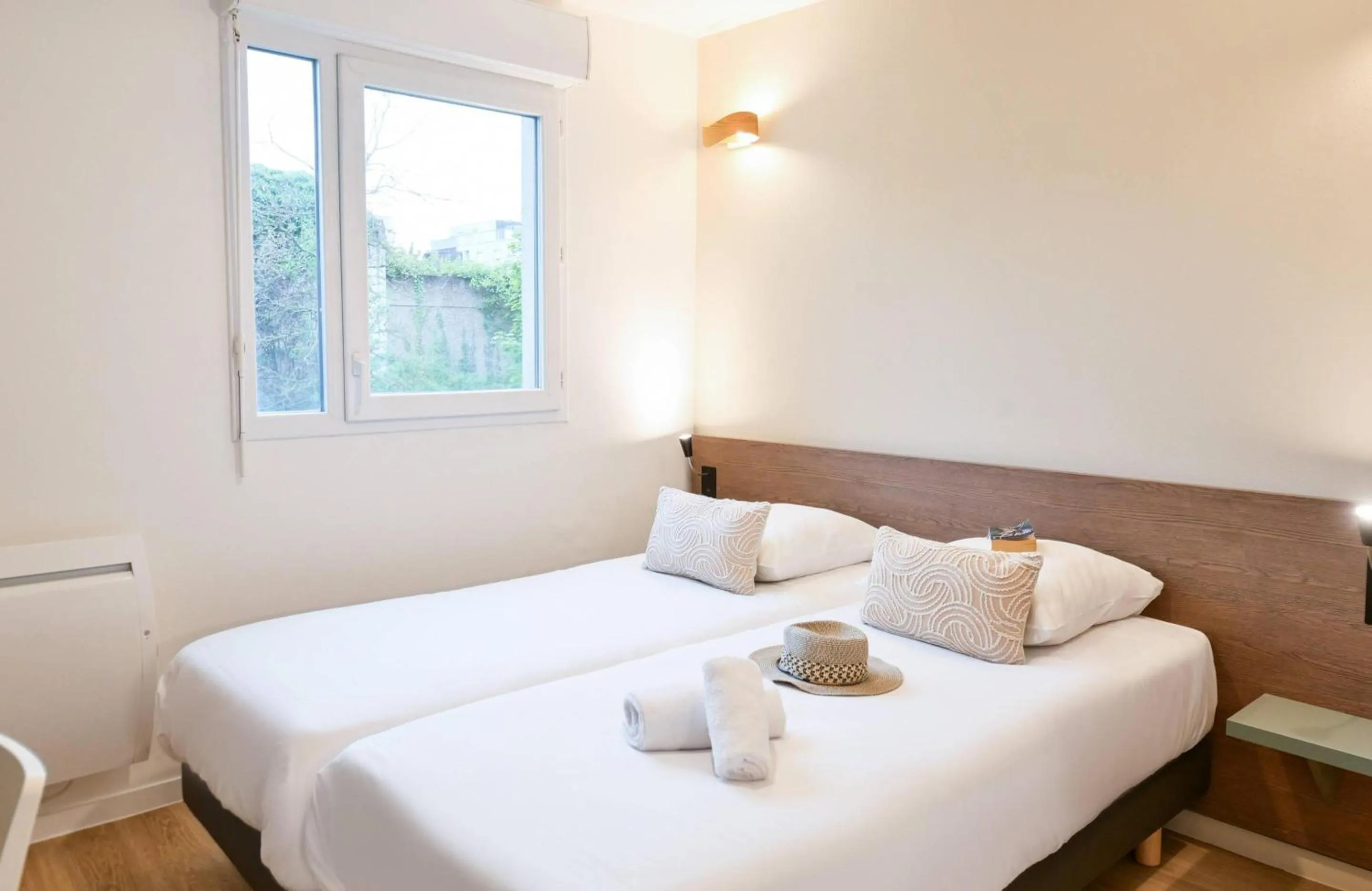 Bedroom, Bed in Comfort Aparthotel Versailles, St Cyr l'Ecole