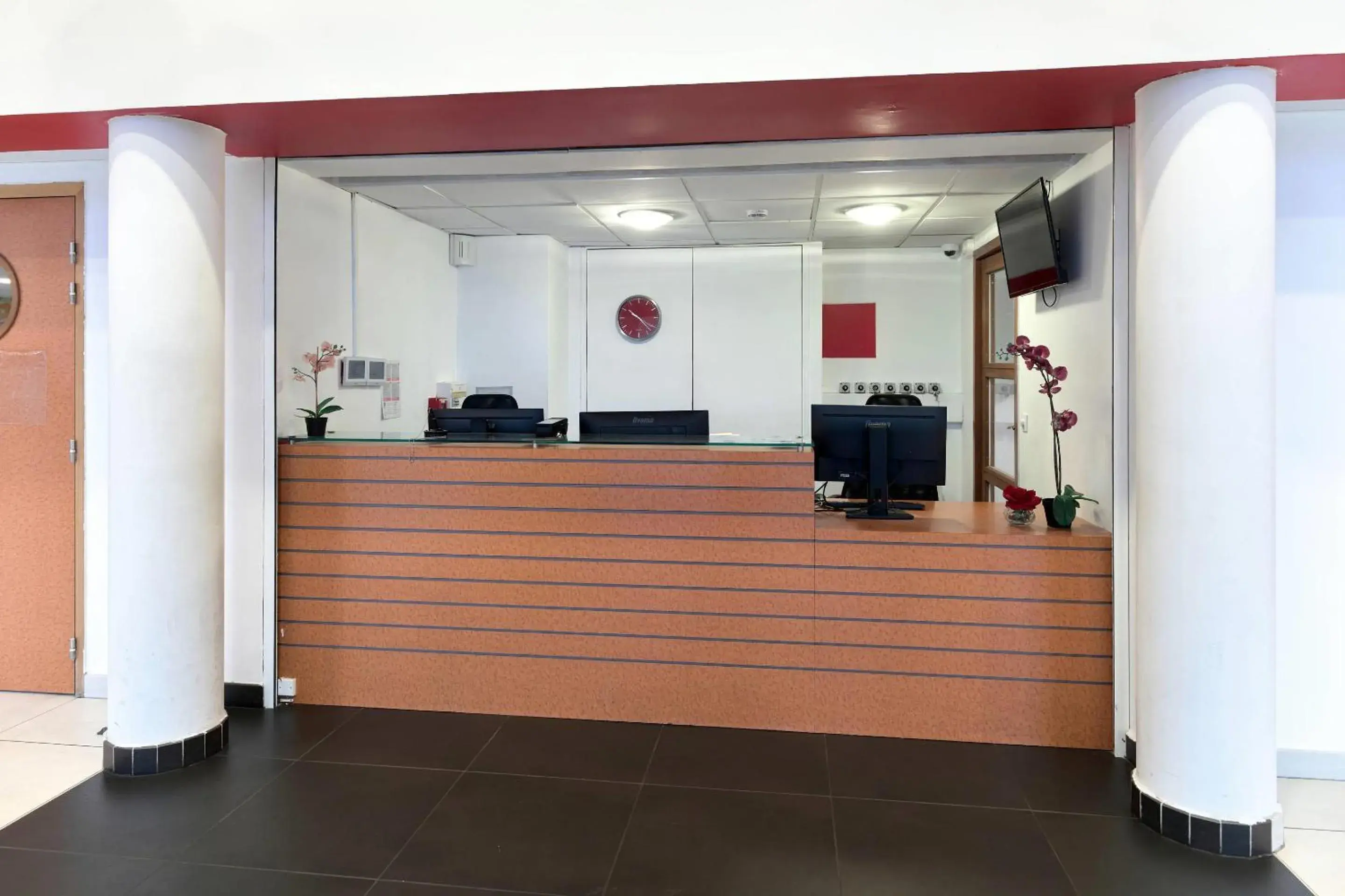 Lobby or reception in Comfort Aparthotel Versailles, St Cyr l'Ecole Lobby or reception in Comfort Aparthotel Versailles, St Cyr l'Ecole