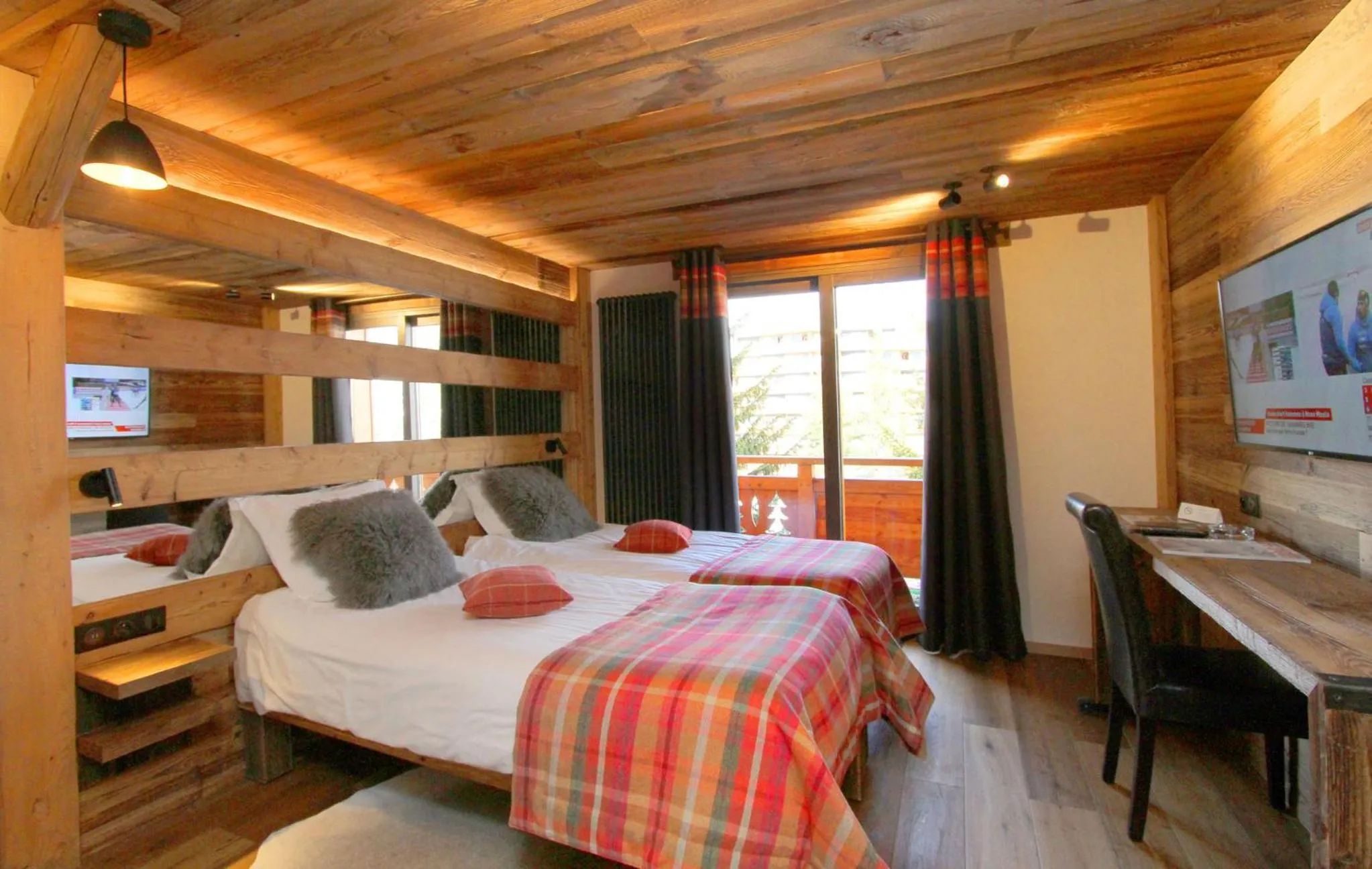 Photo of the whole room, Bed in Hotel Cote Brune