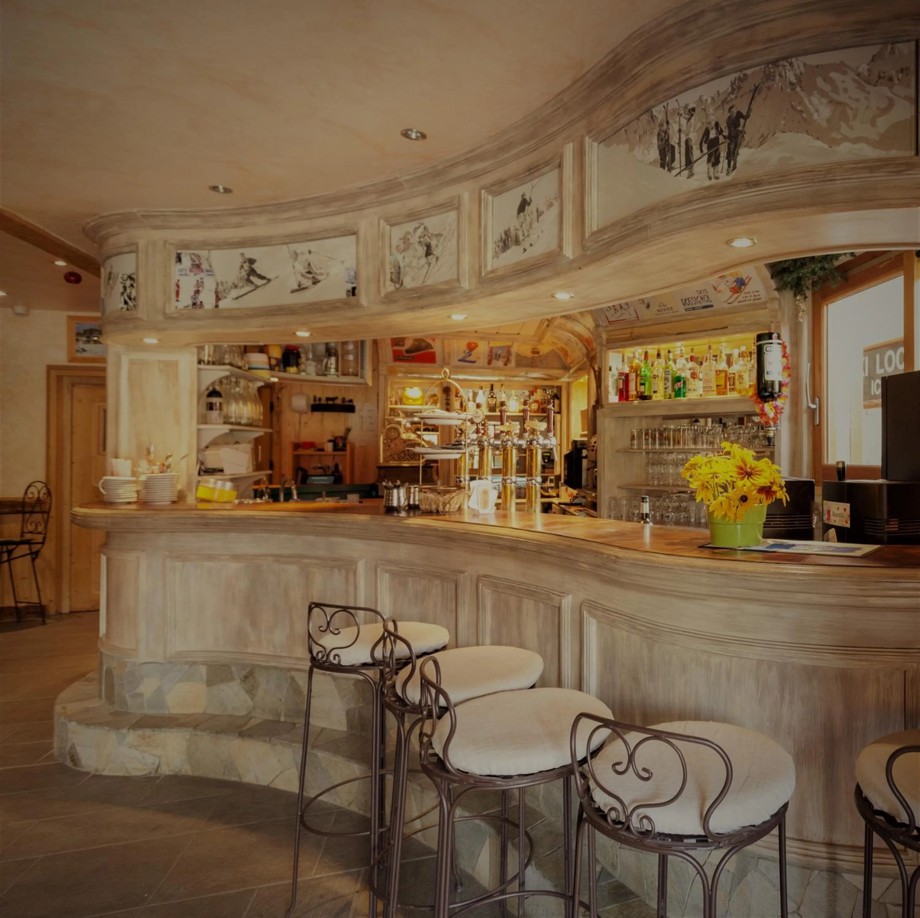Lounge or bar in Hotel Cote Brune