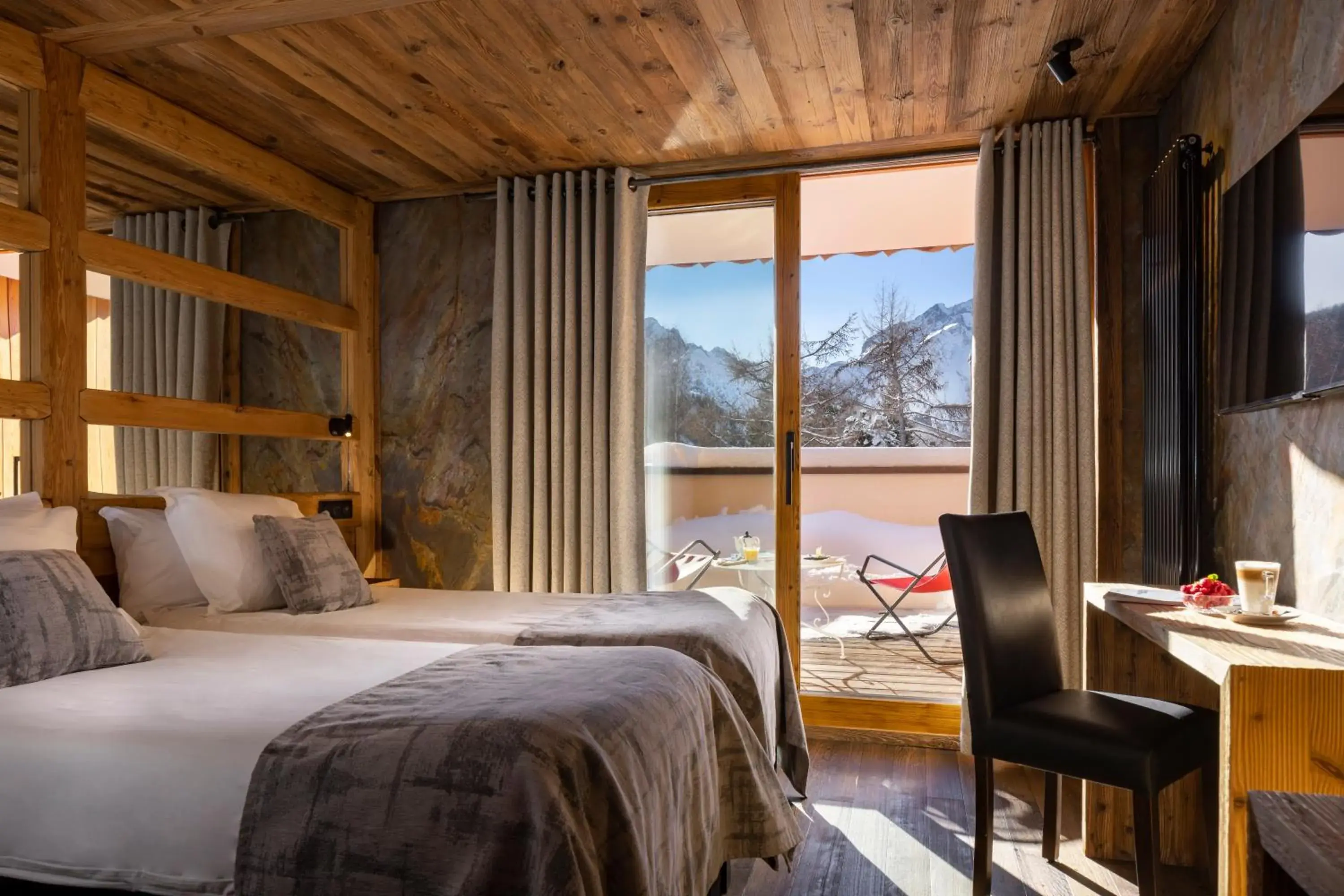 Superior Twin Room in Hotel Cote Brune Superior Twin Room in Hotel Cote Brune