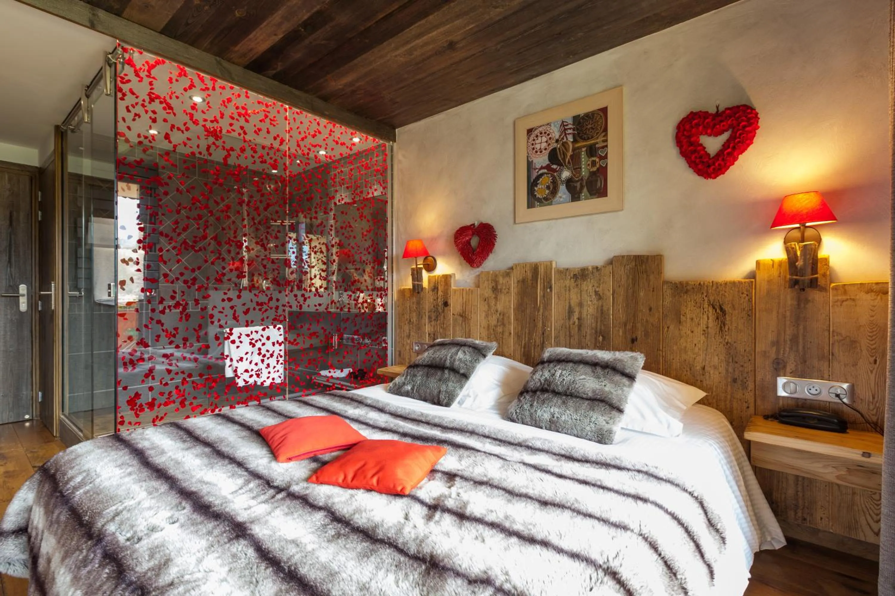 Photo of the whole room, Bed in Hotel Cote Brune