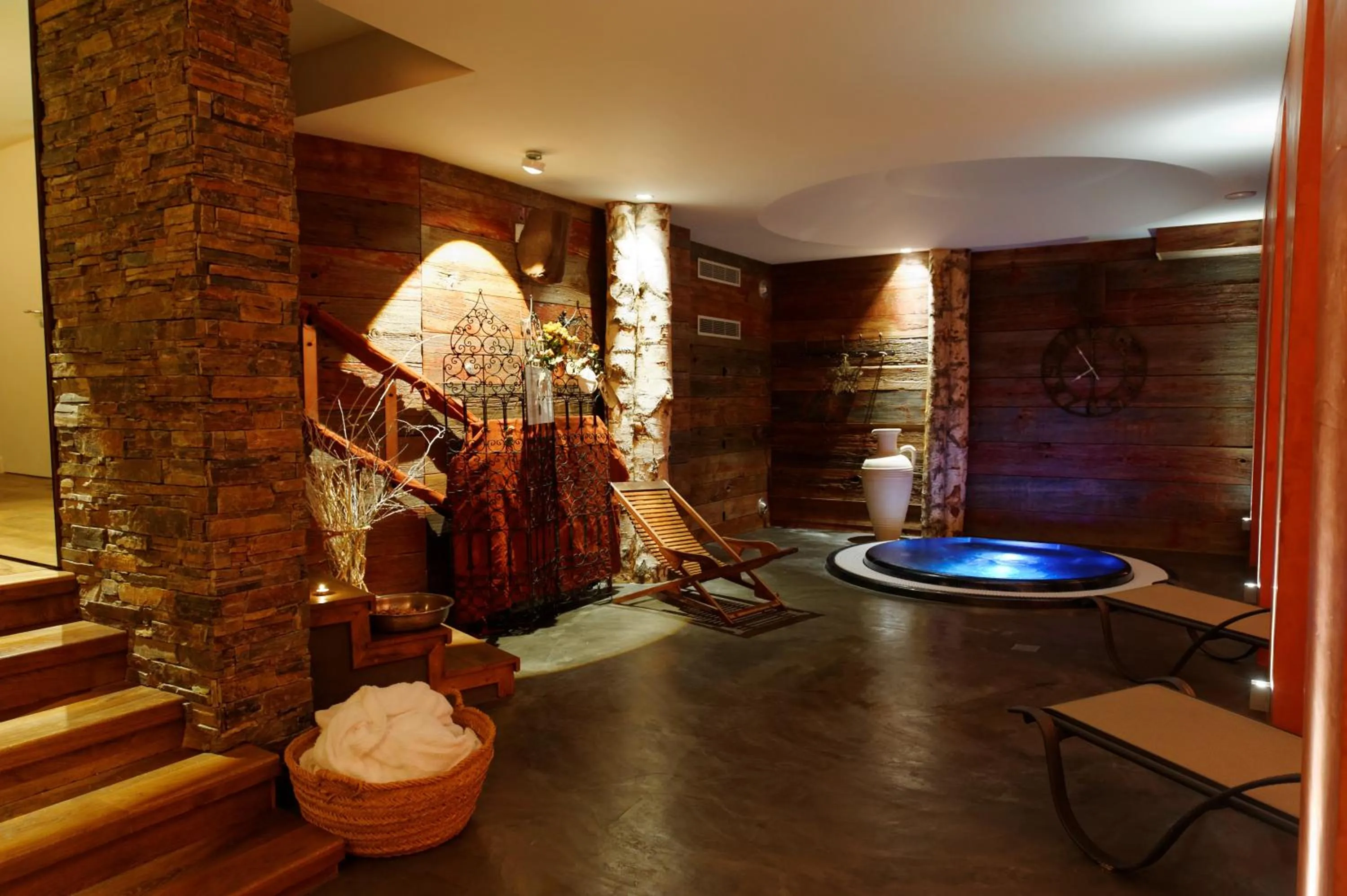 Hot Tub in Hotel Cote Brune