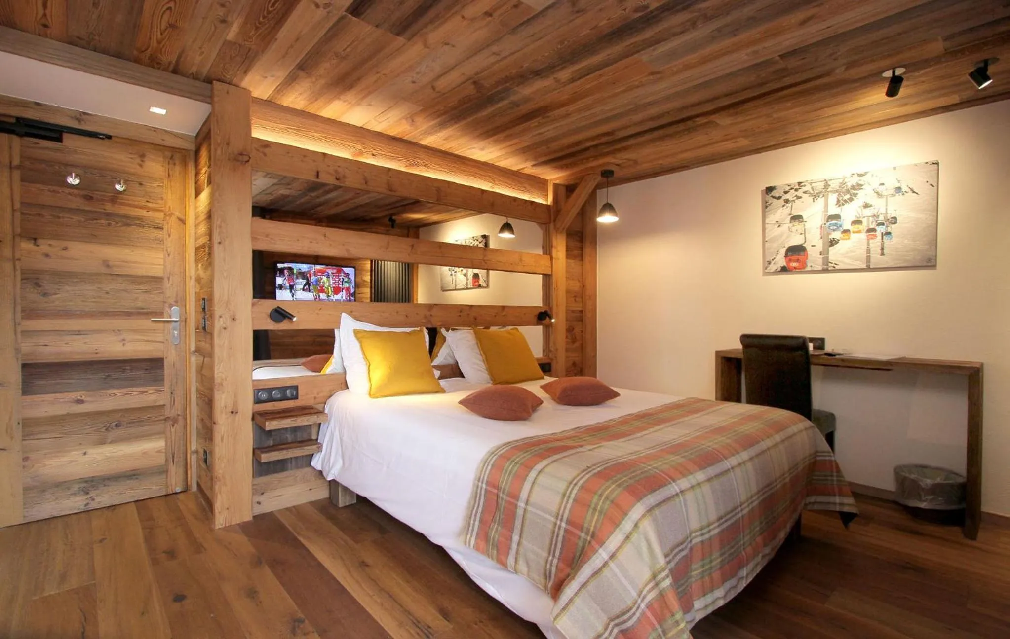 Photo of the whole room, Bed in Hotel Cote Brune