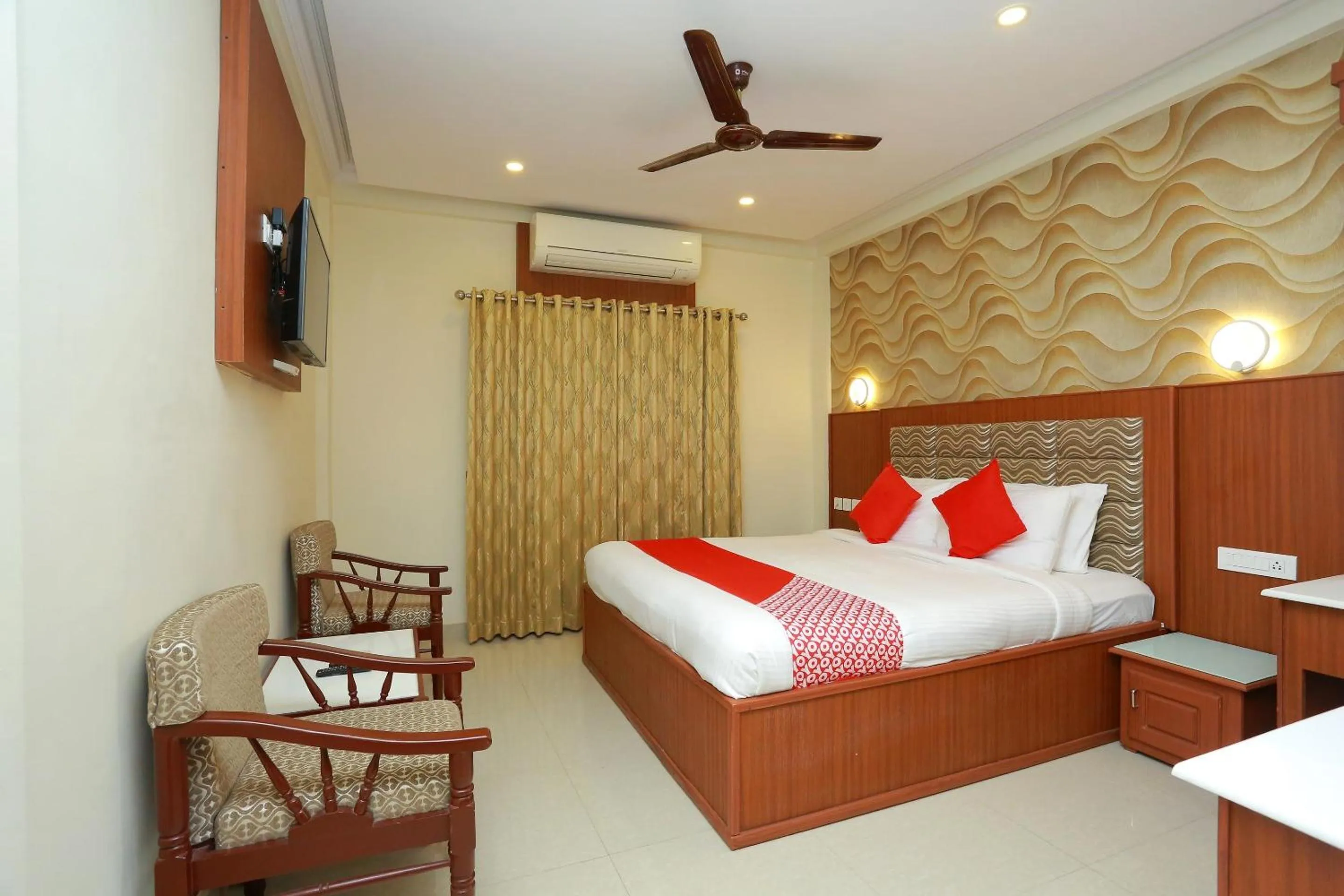 Bedroom, Bed in Super Capital O Kovilakam Residency
