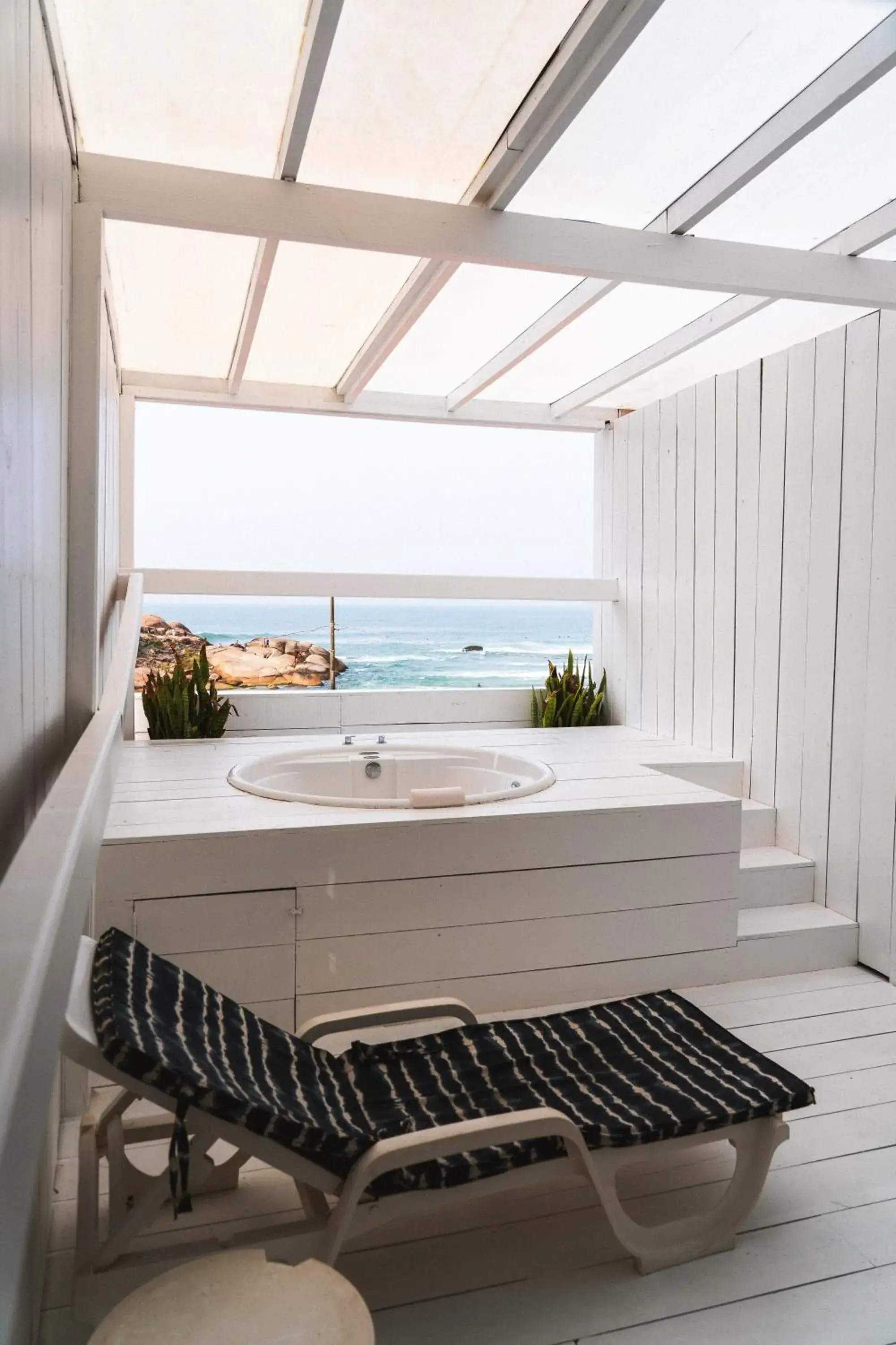 Suite with Hot Tub in Cris Hotel Suite with Hot Tub in Cris Hotel