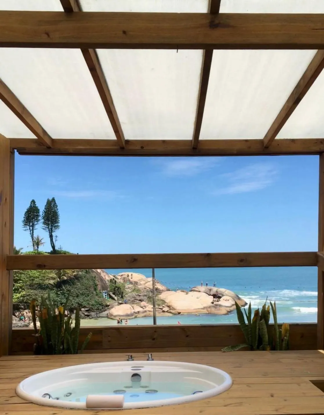 Hot Tub in Cris Hotel