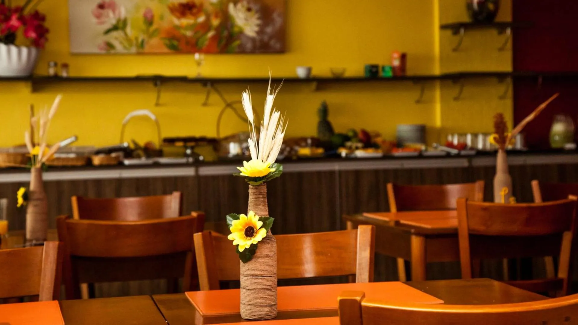 Restaurant/places to eat in Nobile Plaza Hotel