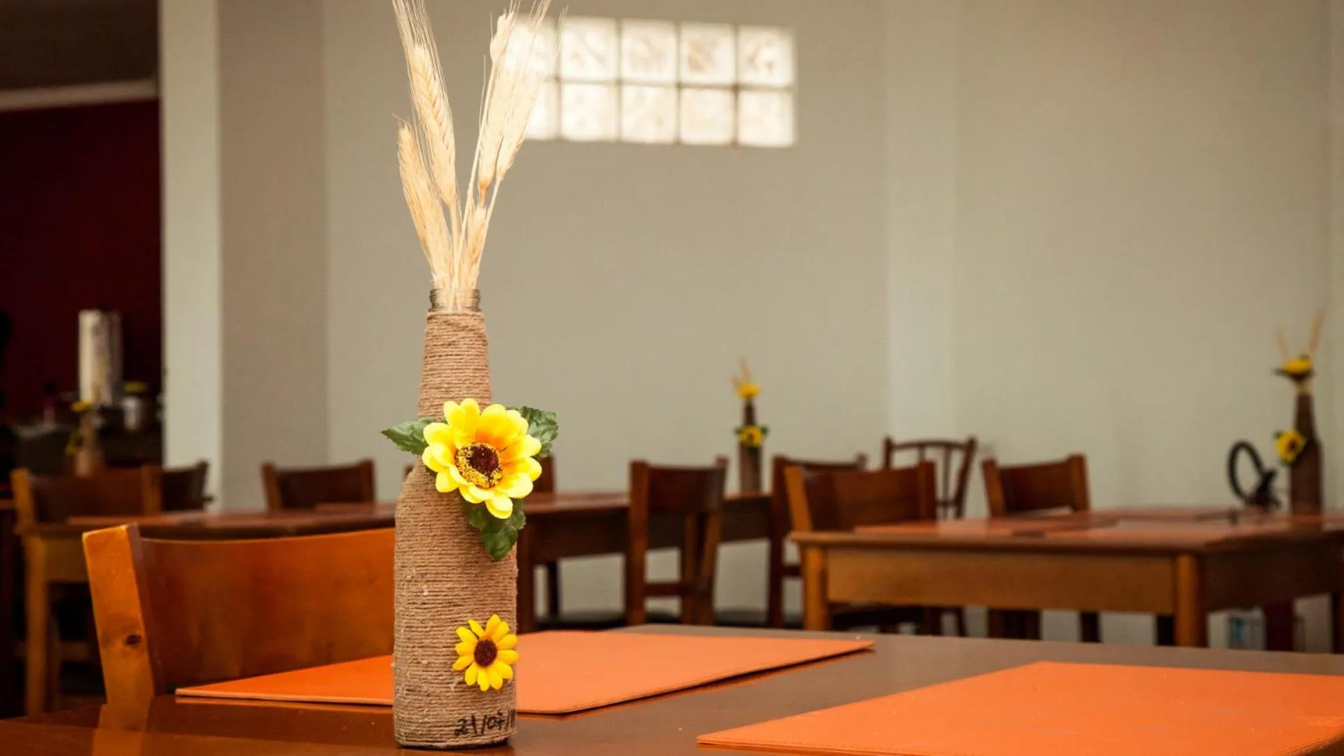 Restaurant/places to eat in Nobile Plaza Hotel