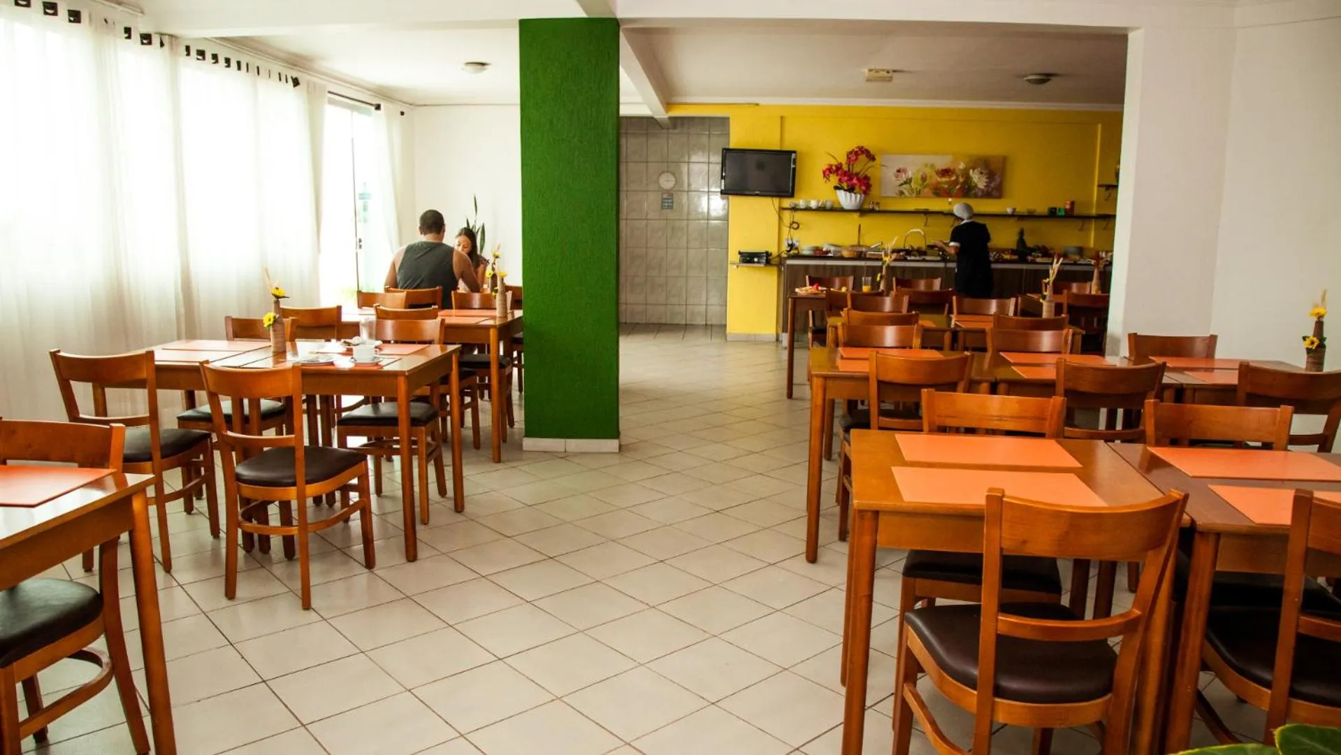 Restaurant/places to eat in Nobile Plaza Hotel