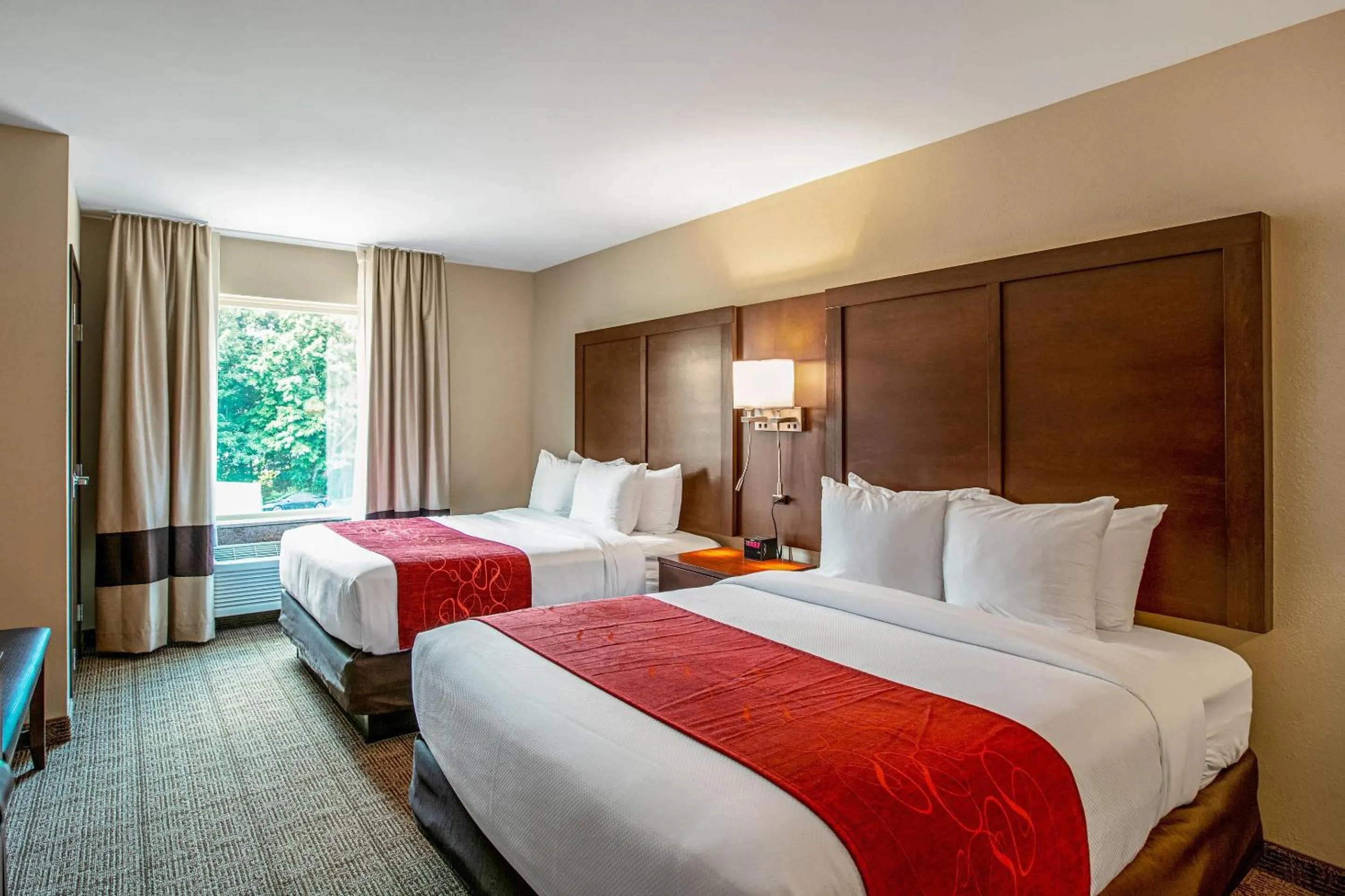 Bedroom, Bed in Comfort Suites Fishkill near Interstate 84