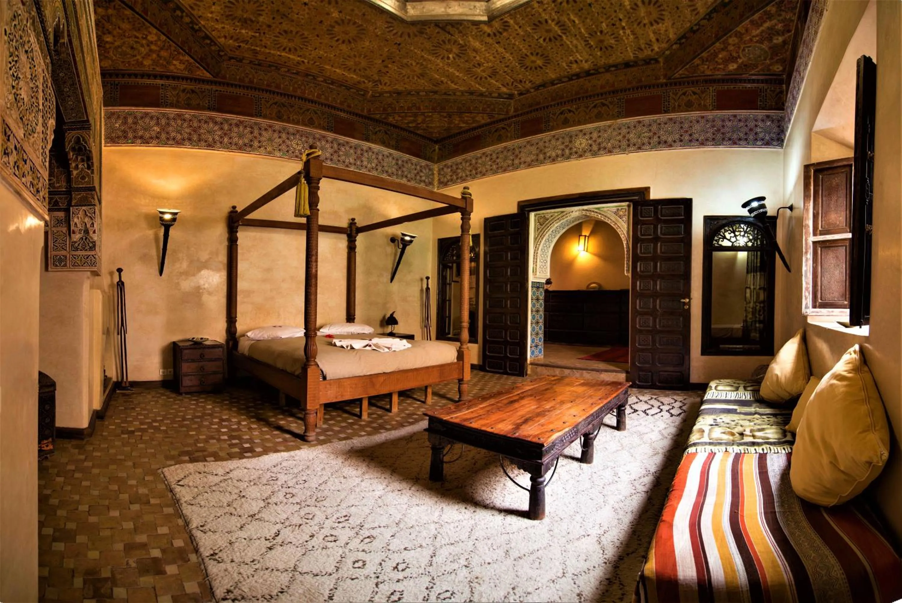 Photo of the whole room, Bed in Riad Bamileke