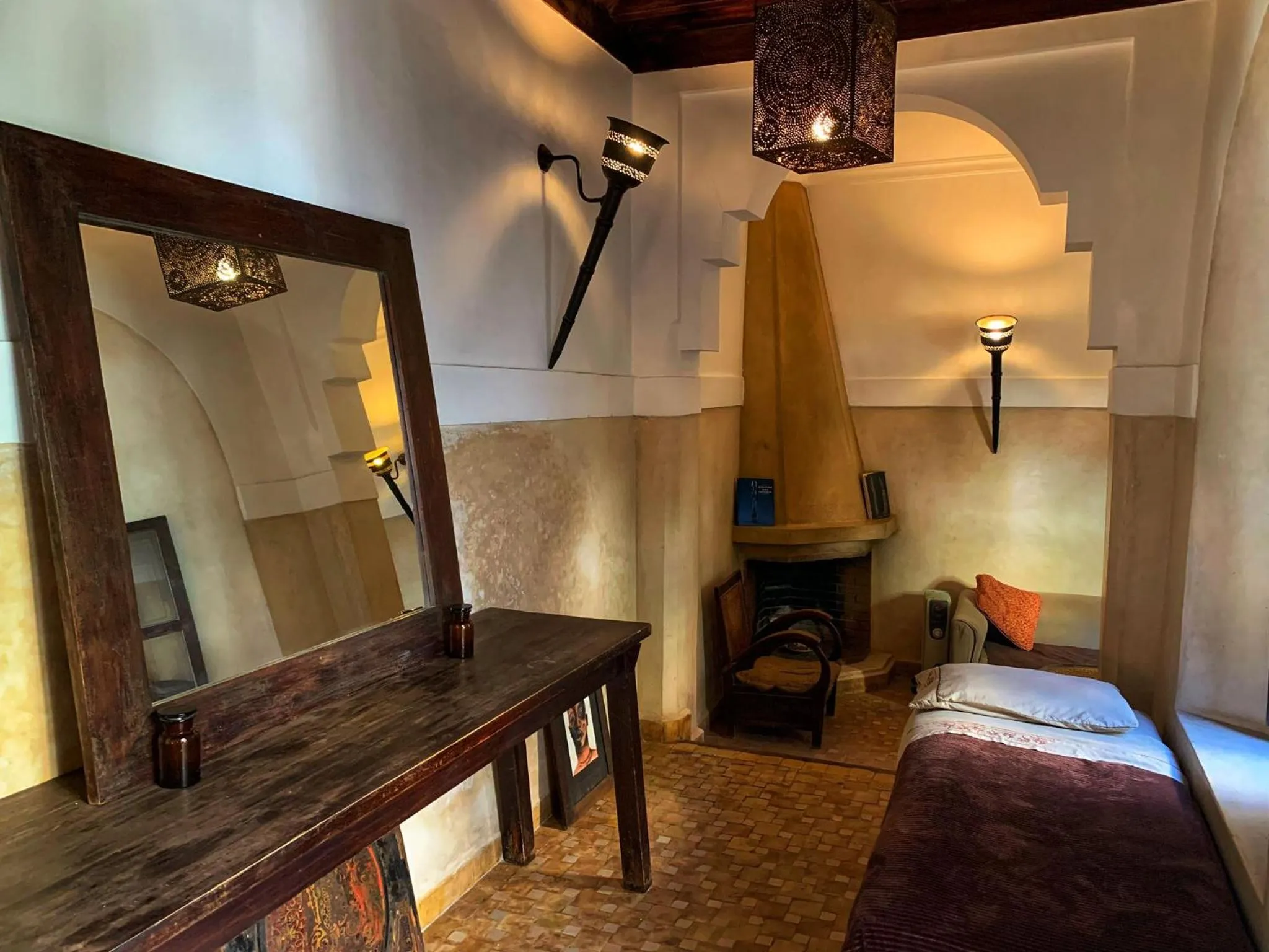 Lounge or bar, Bed in Riad Bamileke