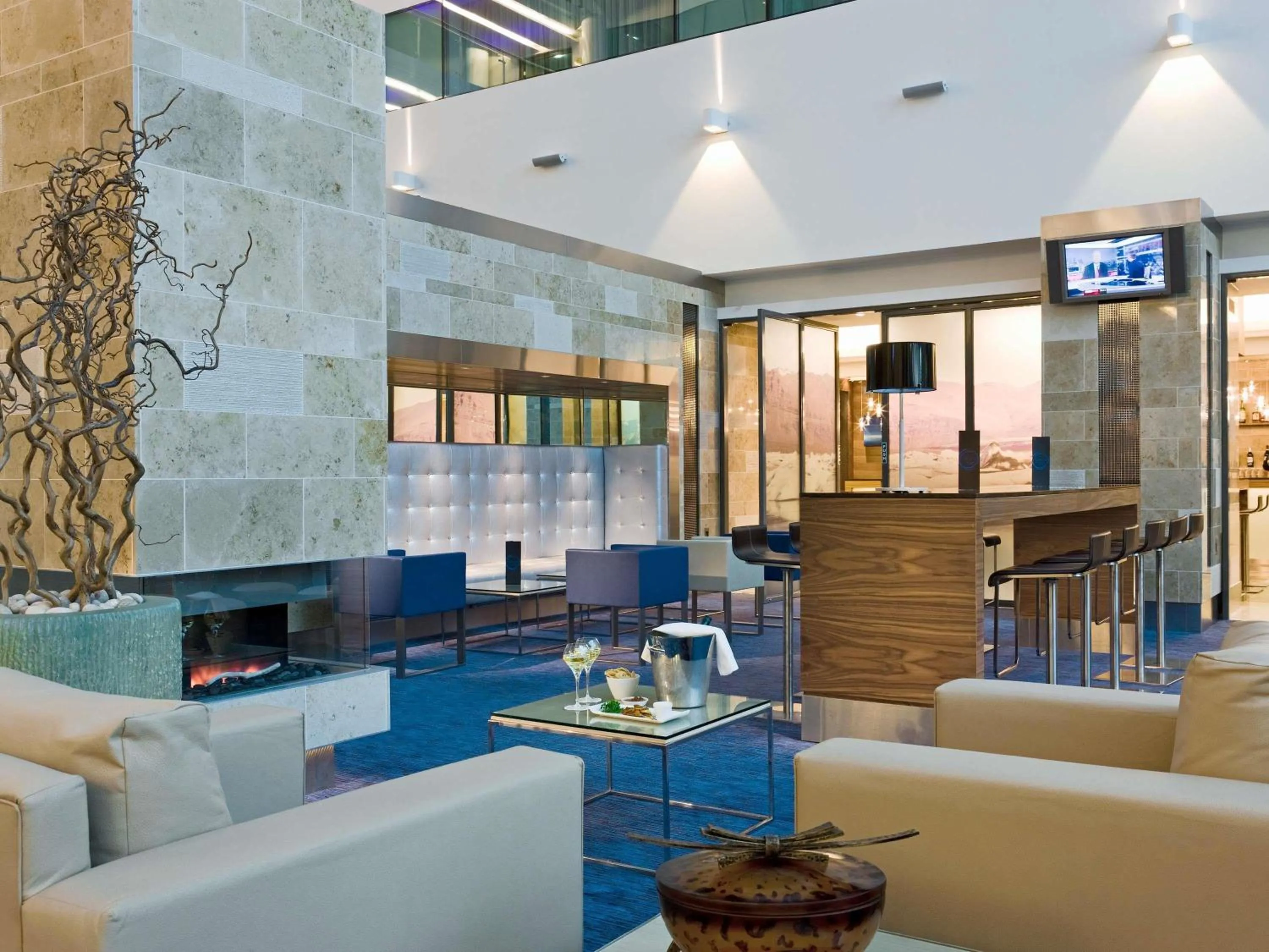 Lounge or bar in Sofitel London Heathrow