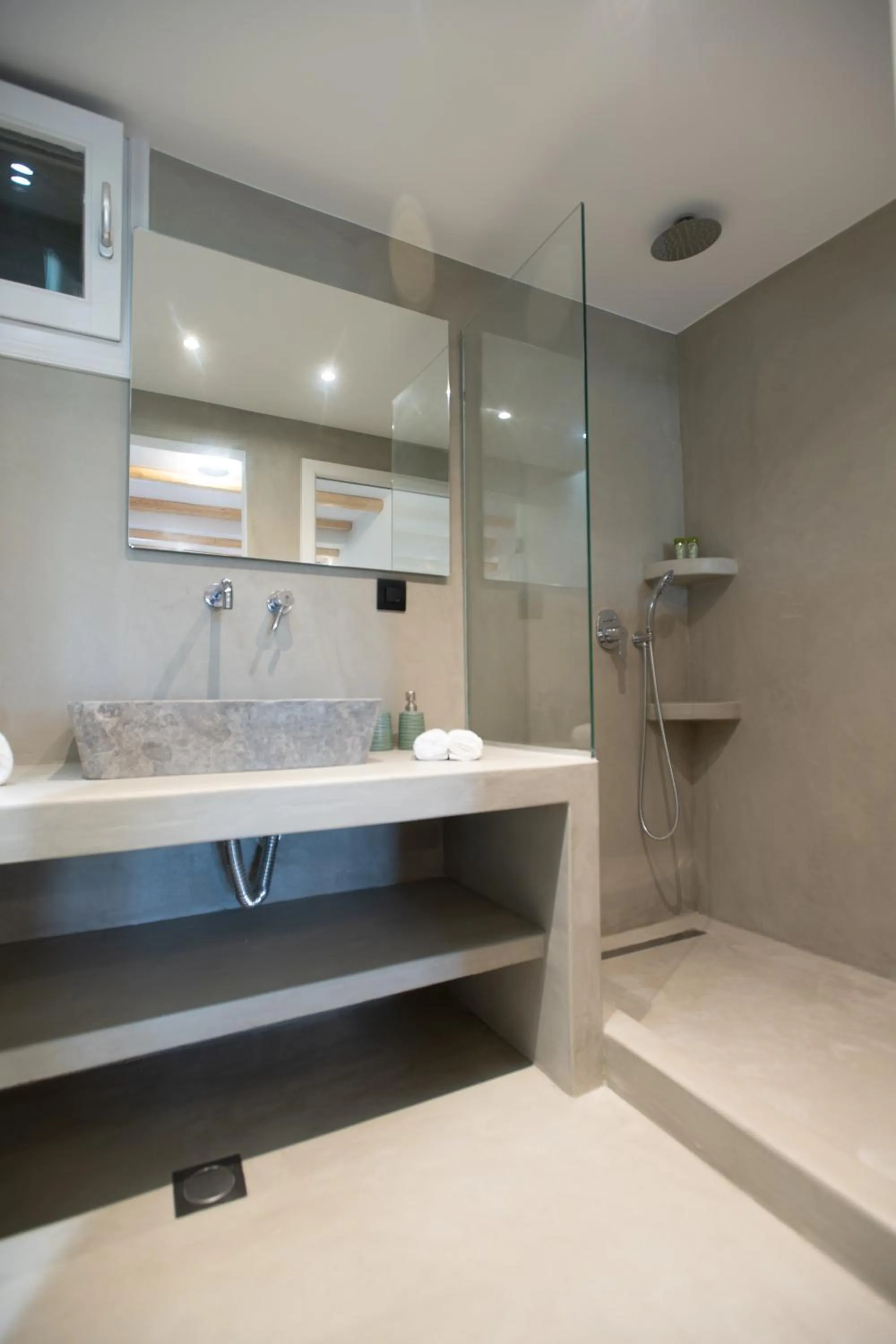 Shower in Mykonos Village