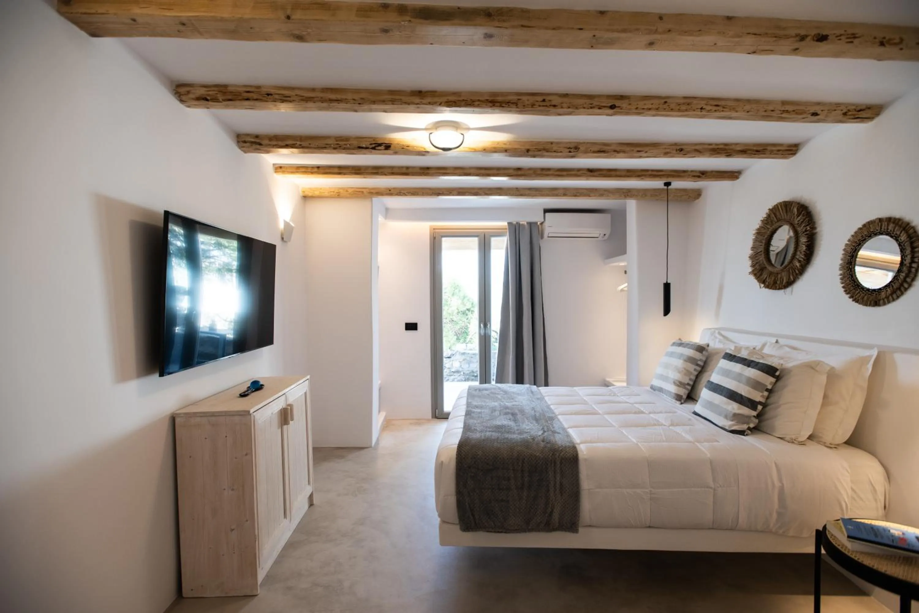 Bed in Mykonos Village