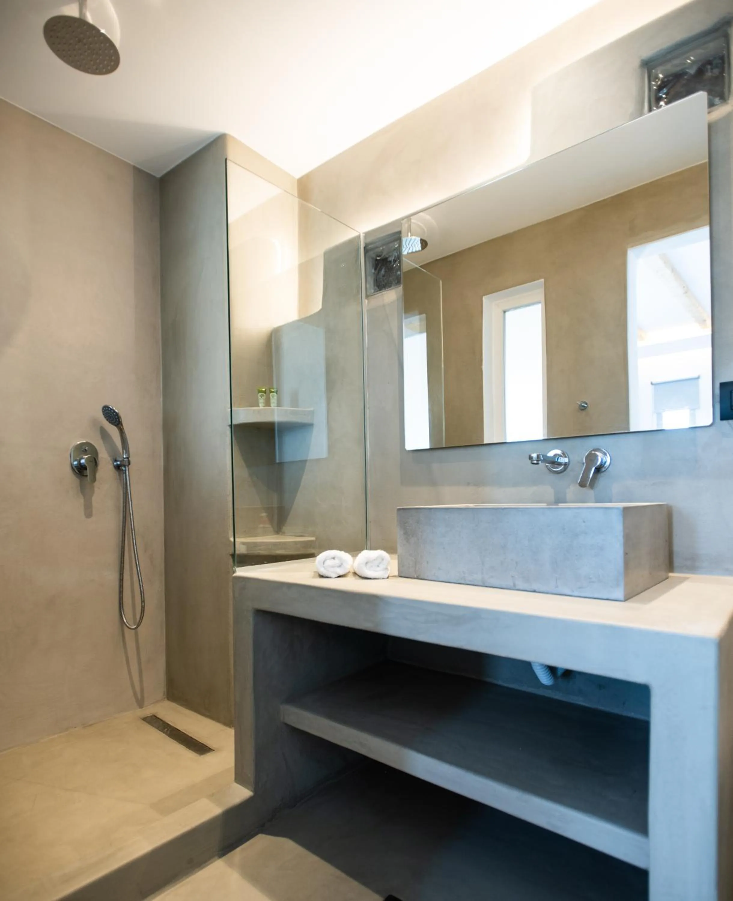 Shower in Mykonos Village