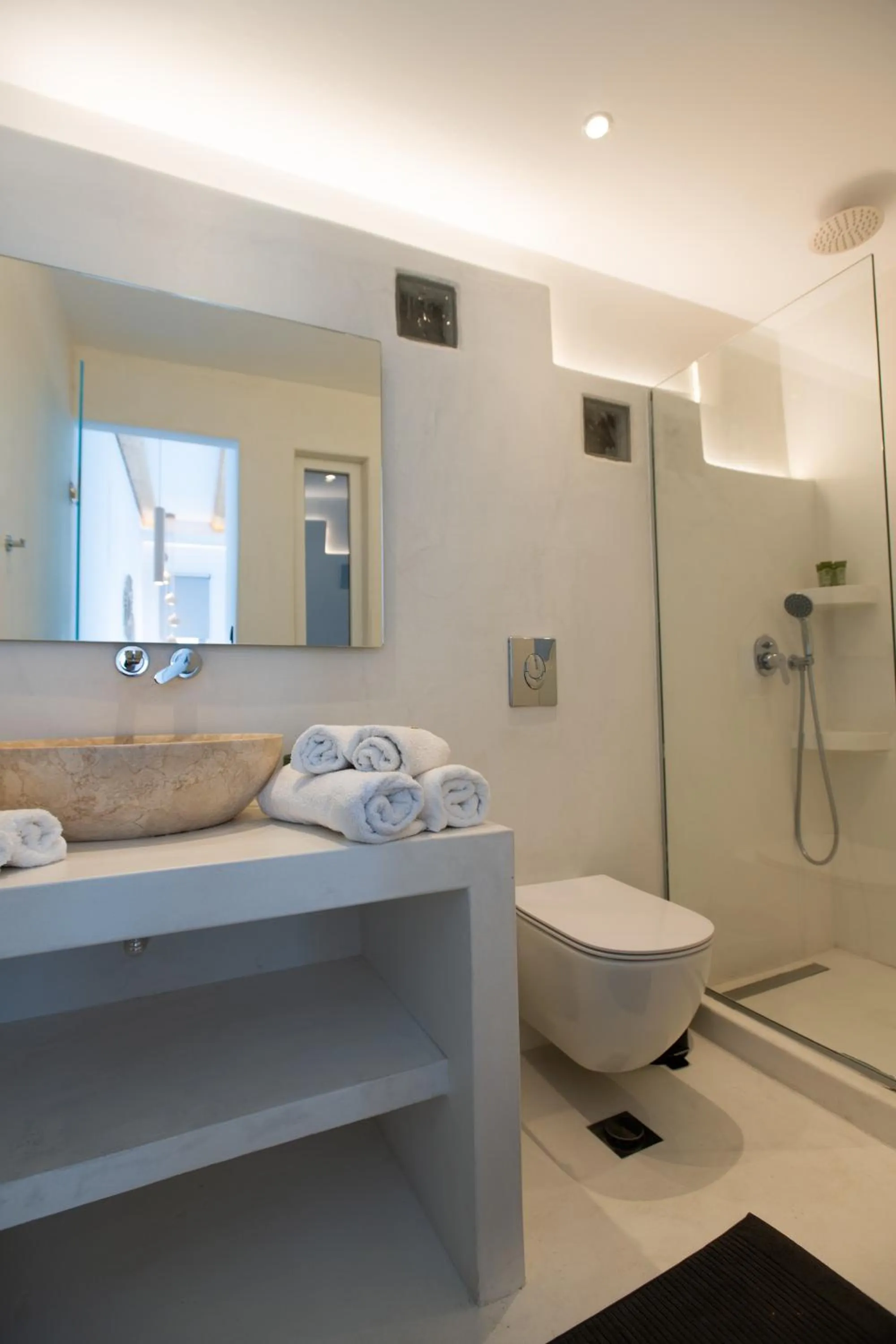 Shower in Mykonos Village