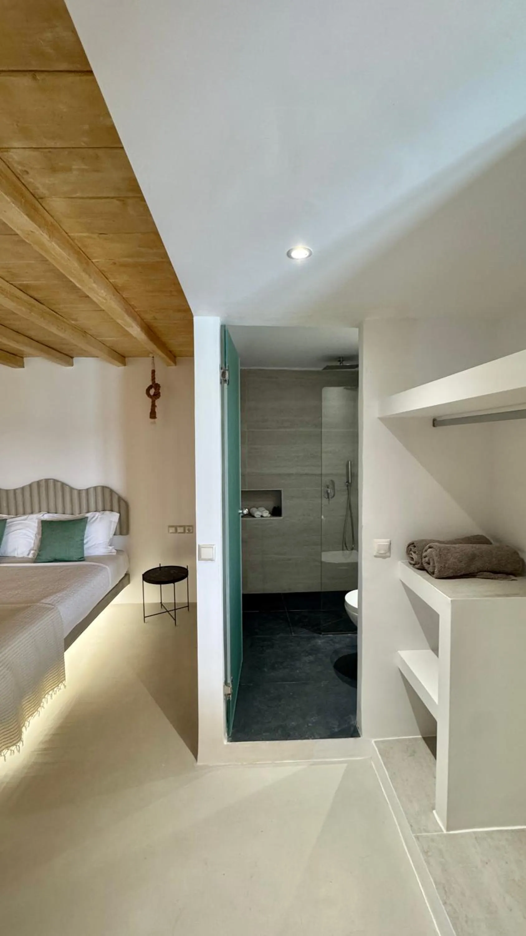 Shower, Bed in Mykonos Village