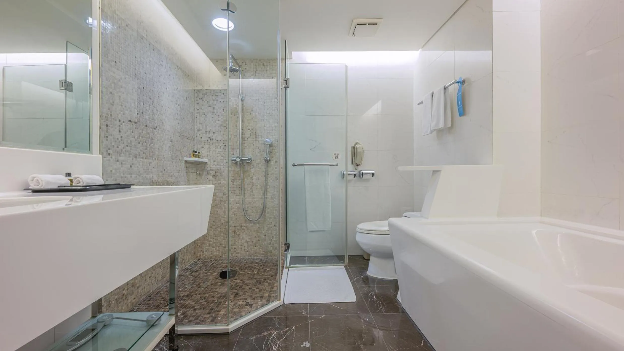 Bathroom in Tempus Hotel