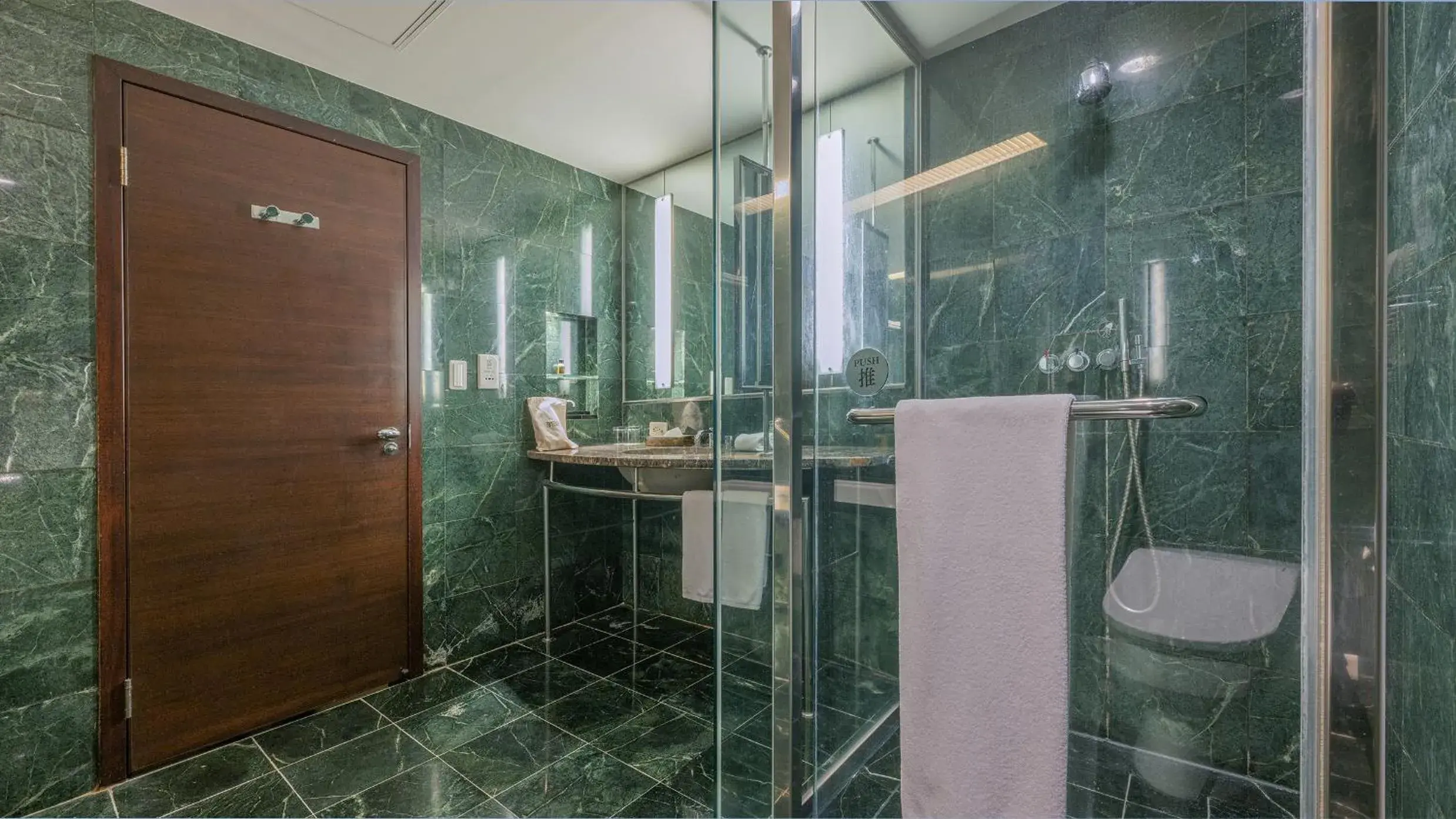 Standard Twin Room in Tempus Hotel Standard Twin Room in Tempus Hotel