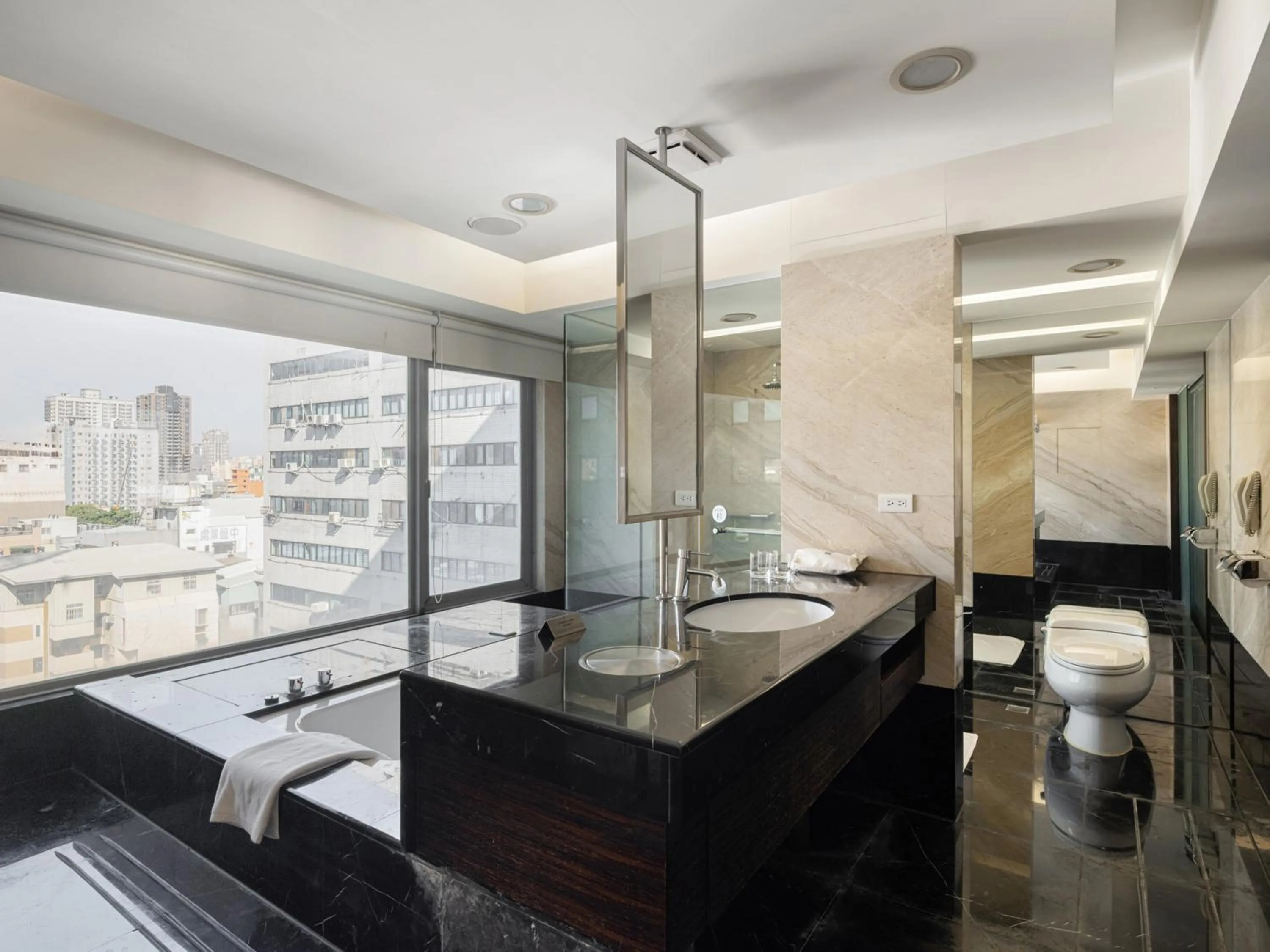 Toilet in Tempus Hotel