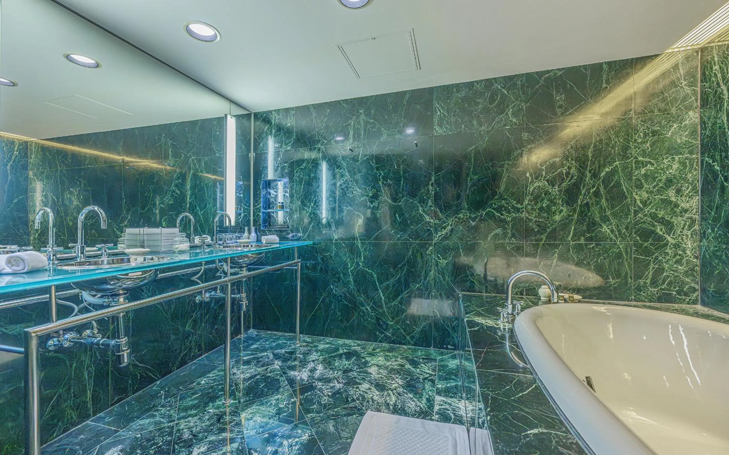 Bath in Tempus Hotel