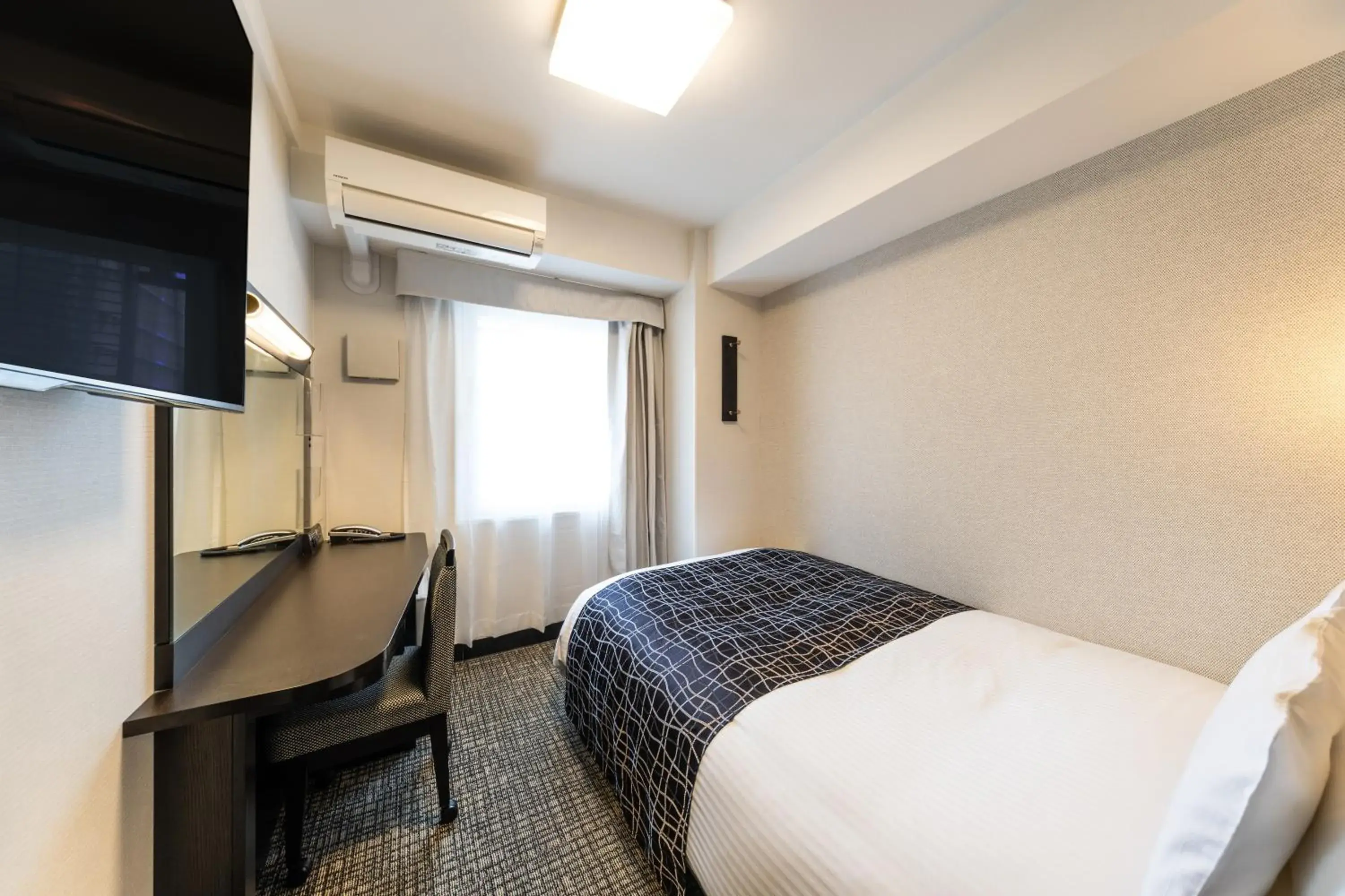 Bed in APA Hotel Kyoto Ekimae Chuoguchi Bed in APA Hotel Kyoto Ekimae Chuoguchi