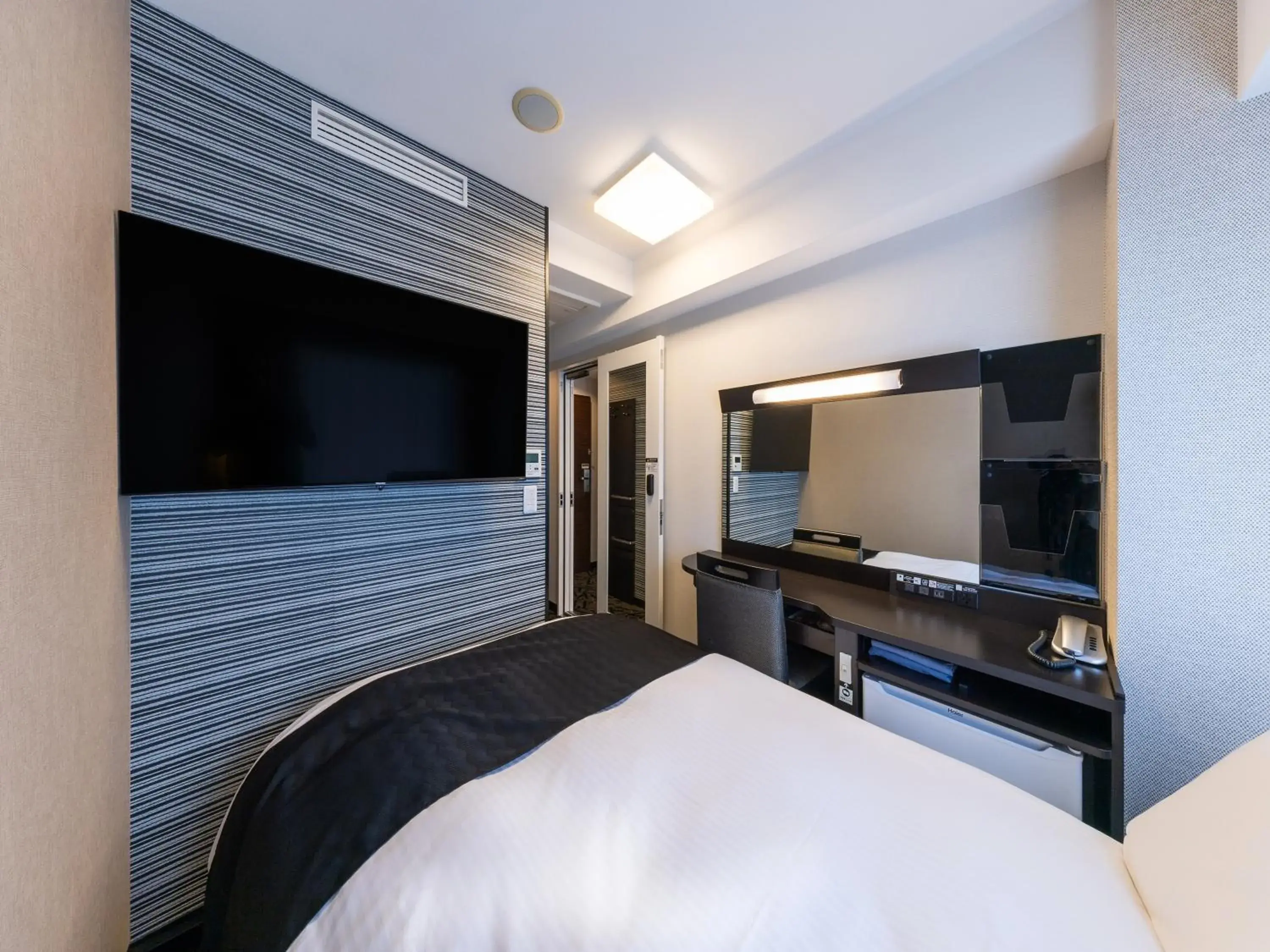 Photo of the whole room, Bed in APA Hotel Yodoyabashi Ekimae Photo of the whole room, Bed in APA Hotel Yodoyabashi Ekimae