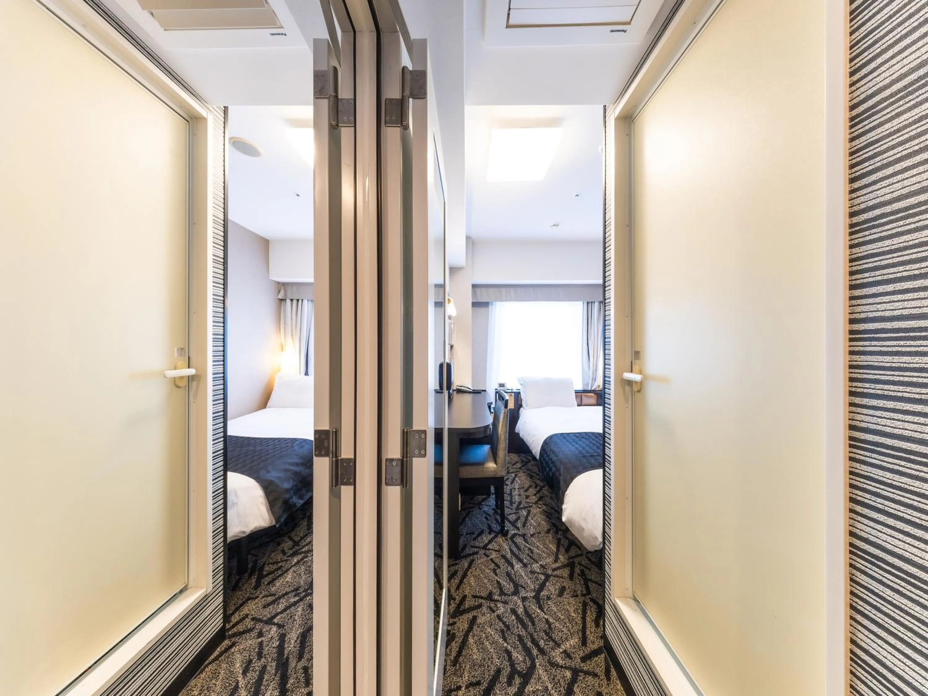 Photo of the whole room, Bed in APA Hotel Yodoyabashi Ekimae